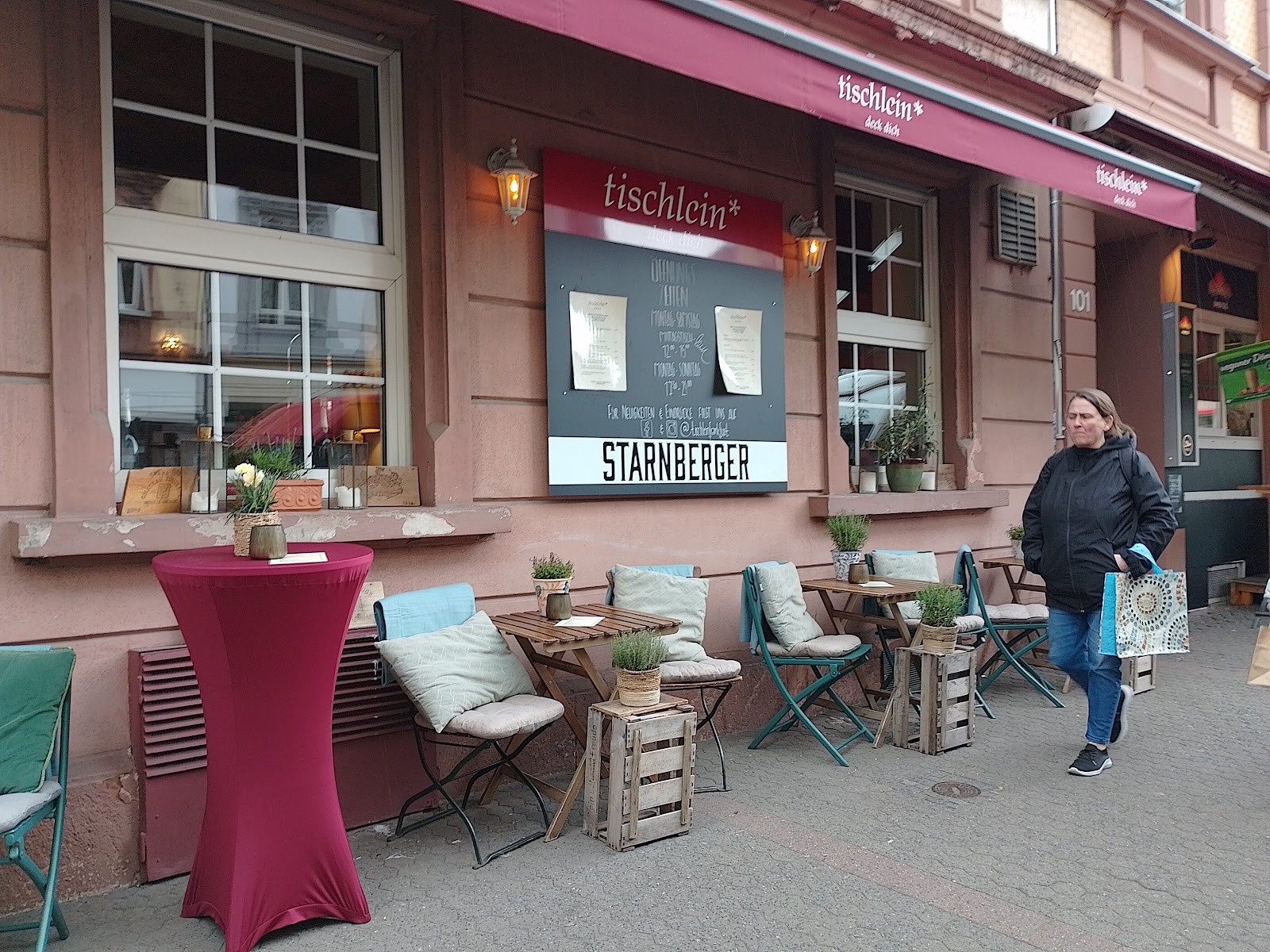 tischlein deck dich: the place
