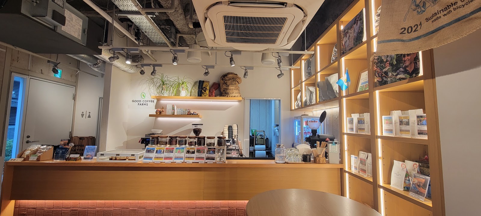 Good Coffee Farms Café & Bar: the place