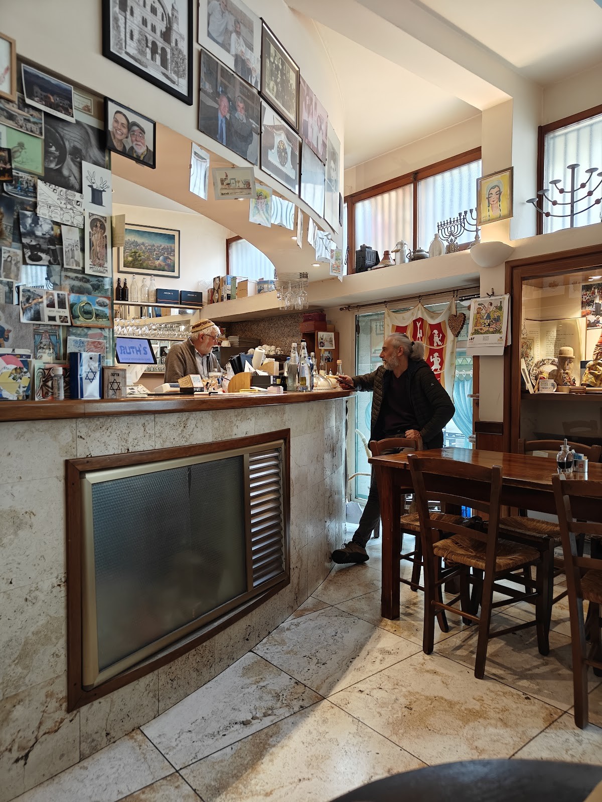 Ruth's Kosher Jewish Restaurant: the place
