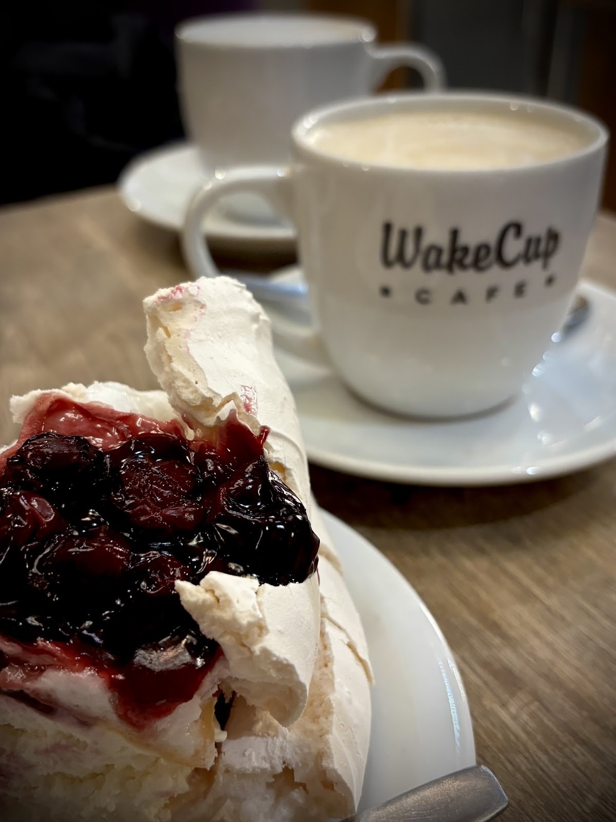 WakeCup Cafe: food & drinks