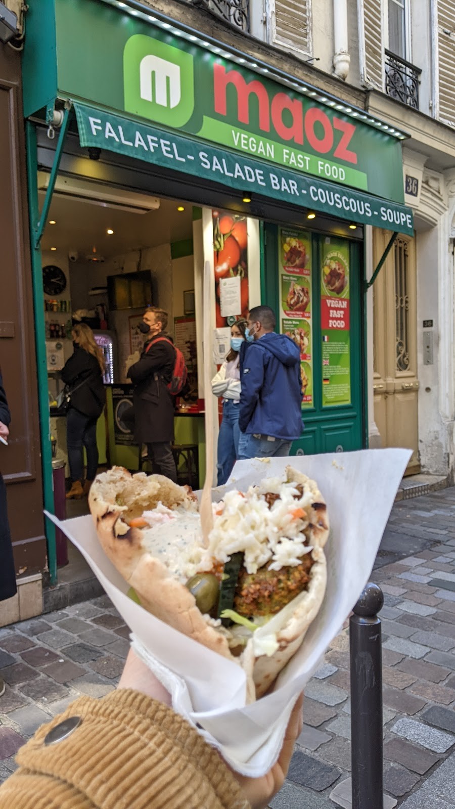 Maoz Falafel: food & drinks