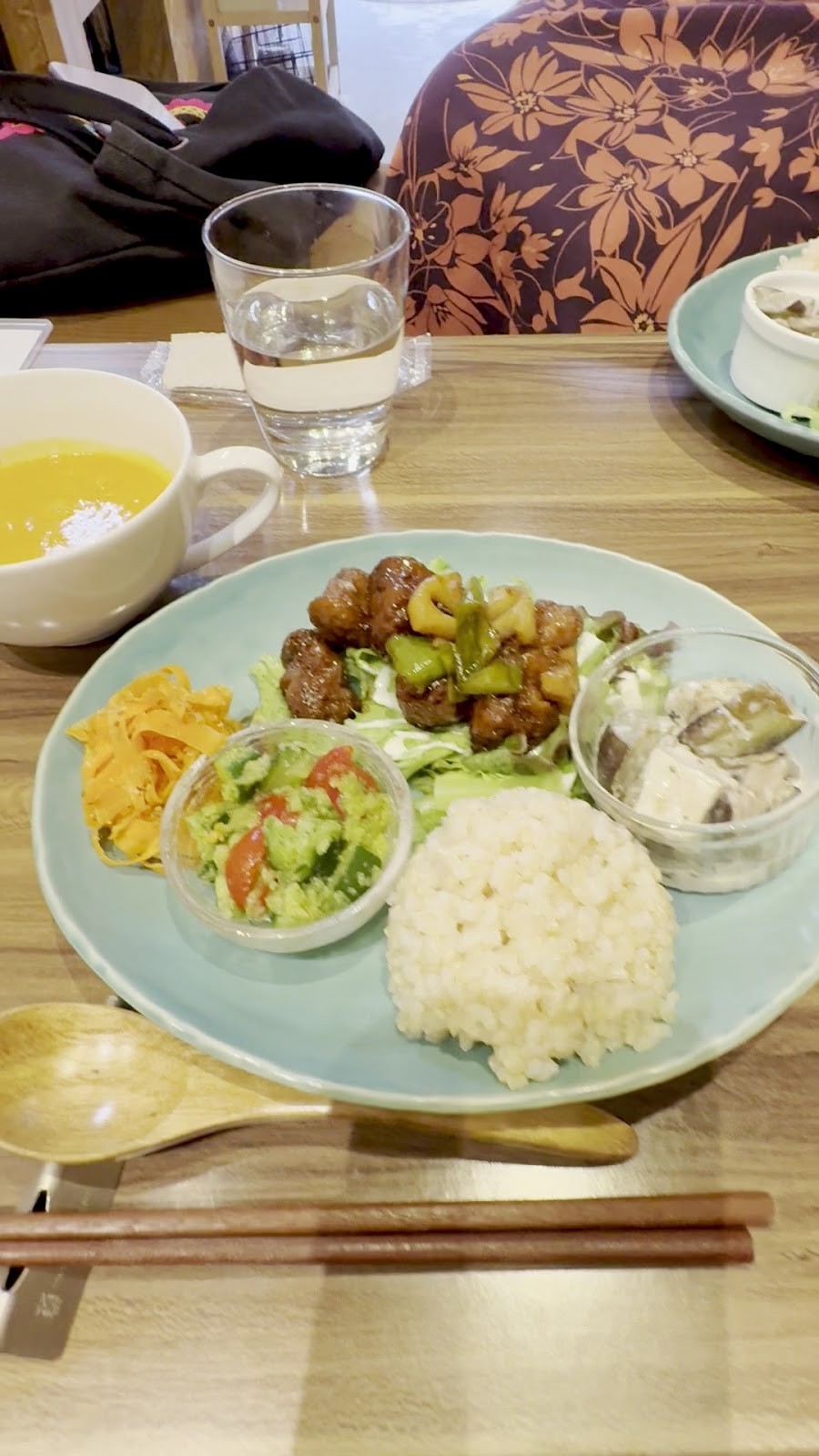 Yasai cafe KuKuri: food & drinks