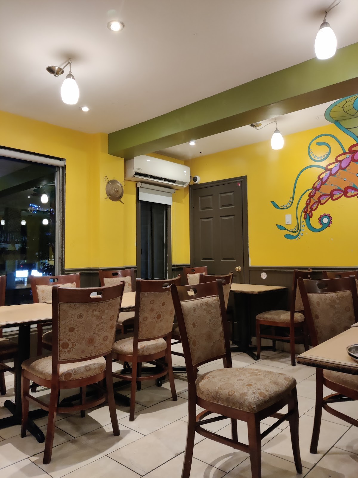 Bombay Mahal Indian Food Restaurant: the place