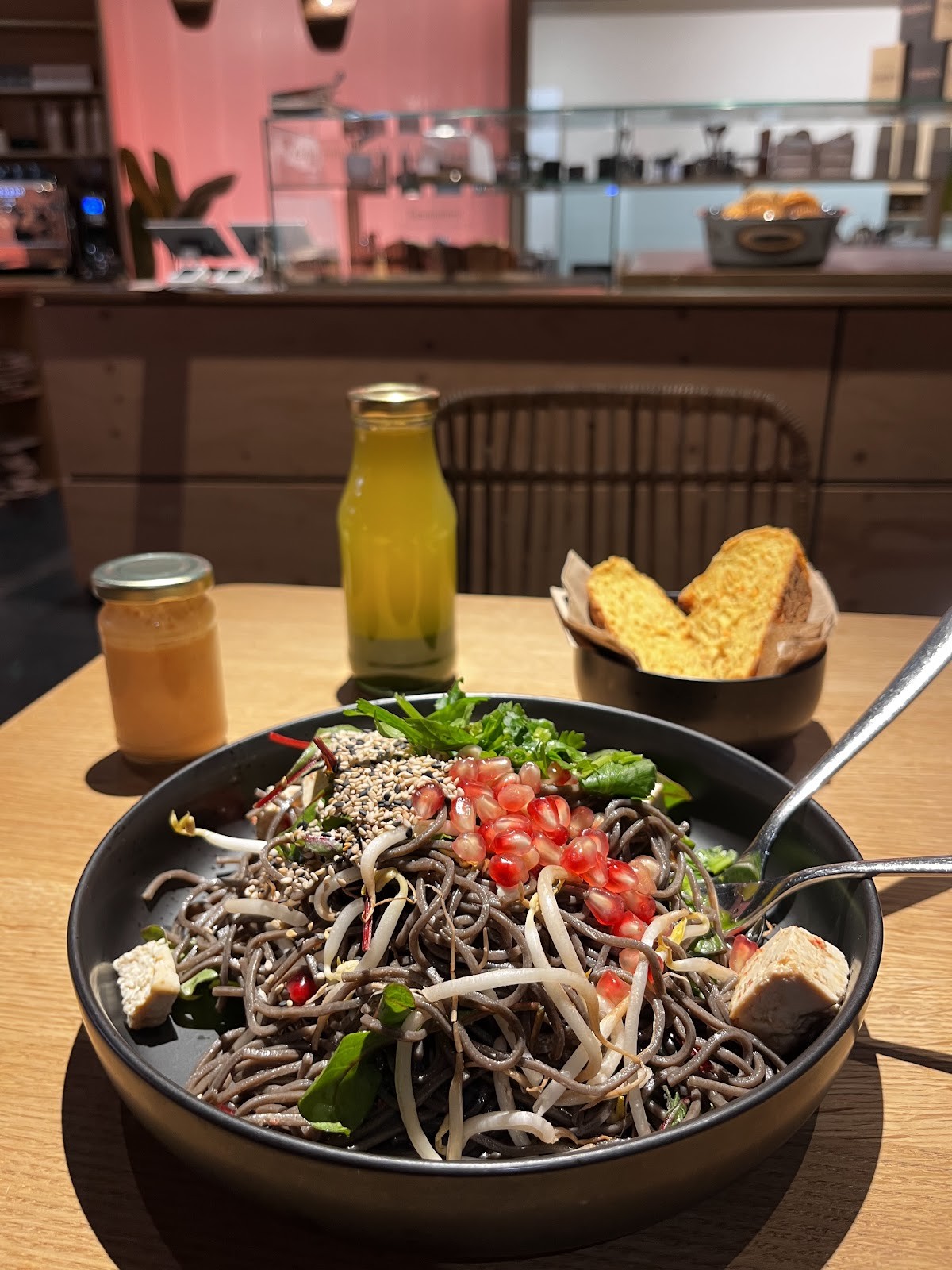 JOY OF MADHU Frankfurt: food & drinks