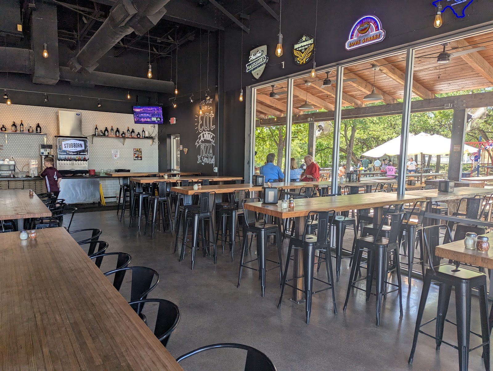 Aviator Pizza & Drafthouse: the place