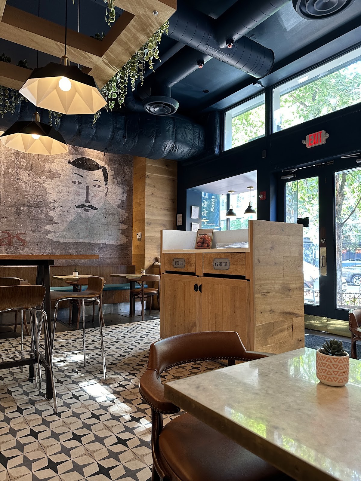 Bindaas Bowls & Rolls: the place