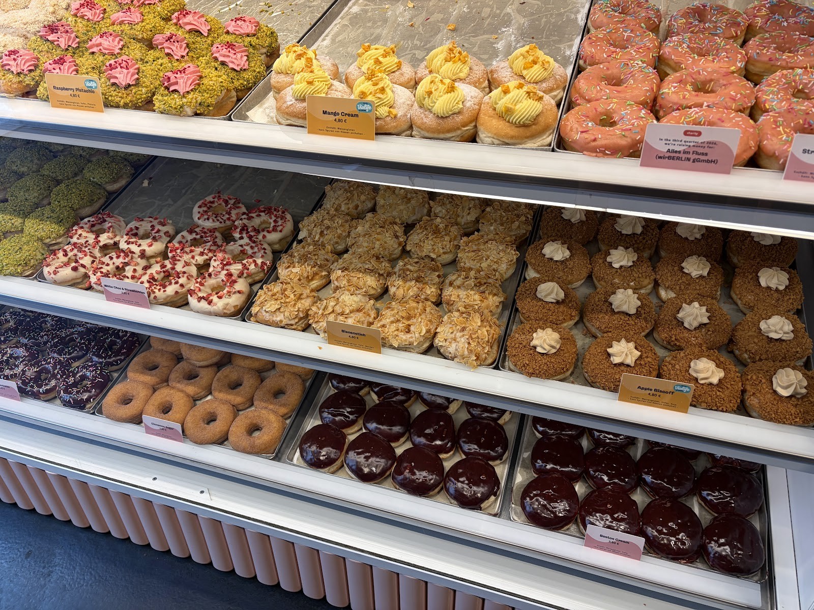 Brammibal's Donuts: food & drinks