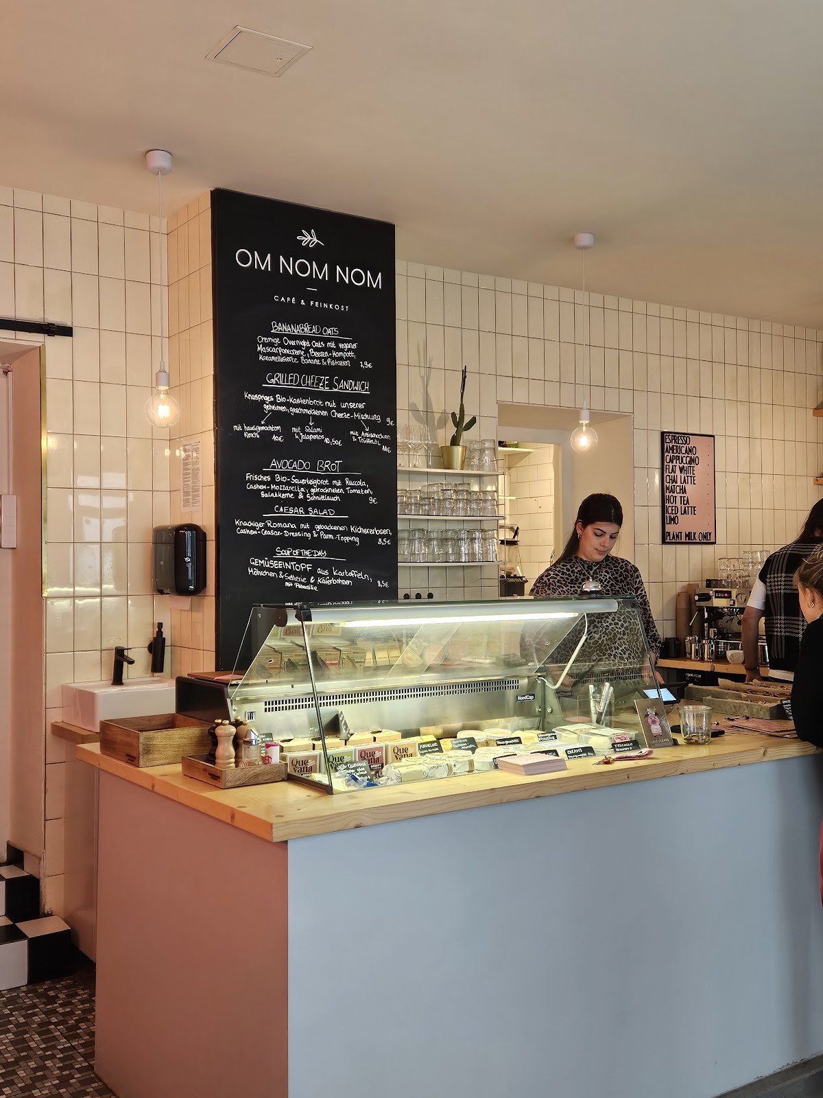OM NOM NOM CAFÉ: the place