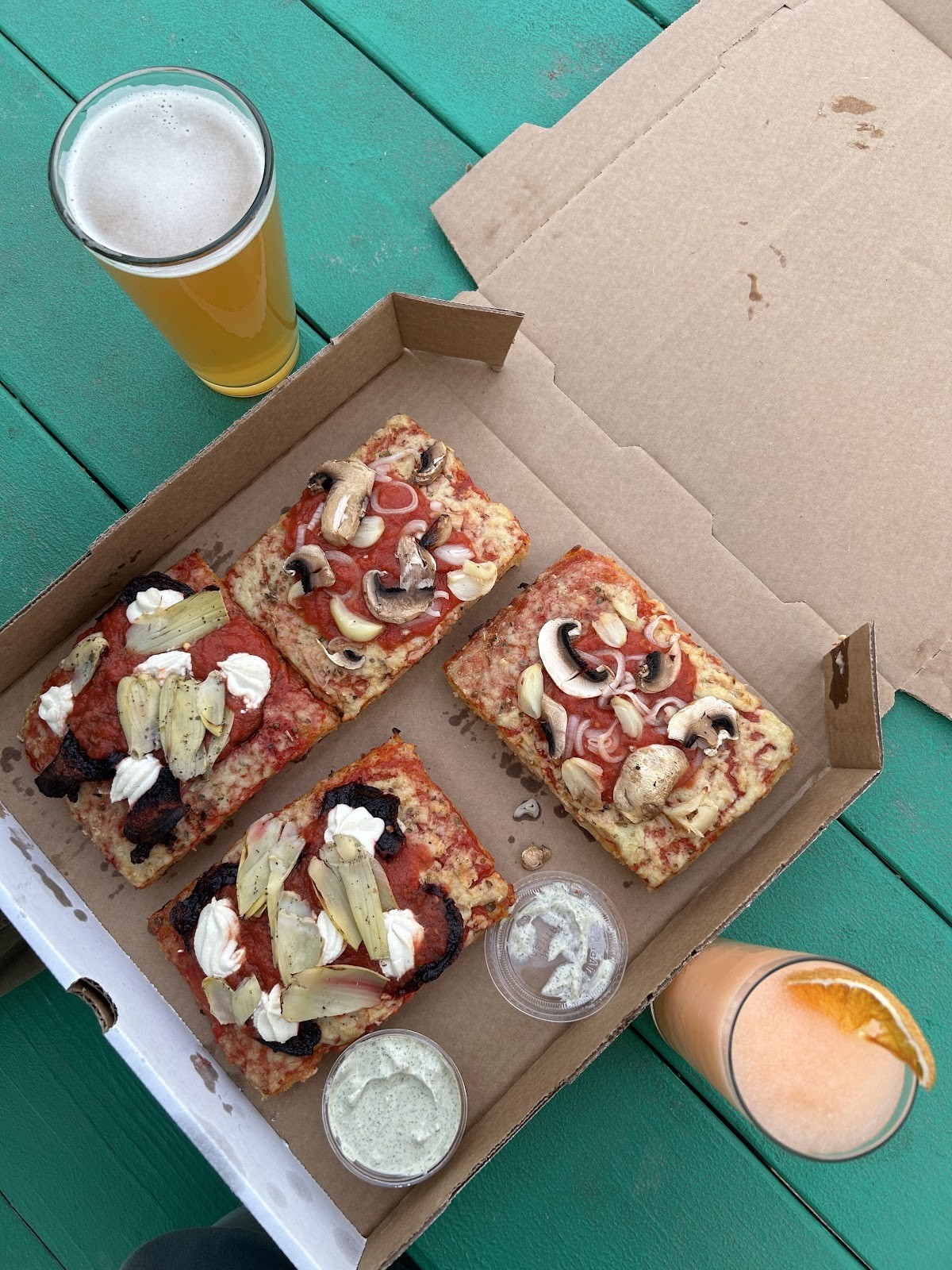 Li'l Nonna's: food & drinks