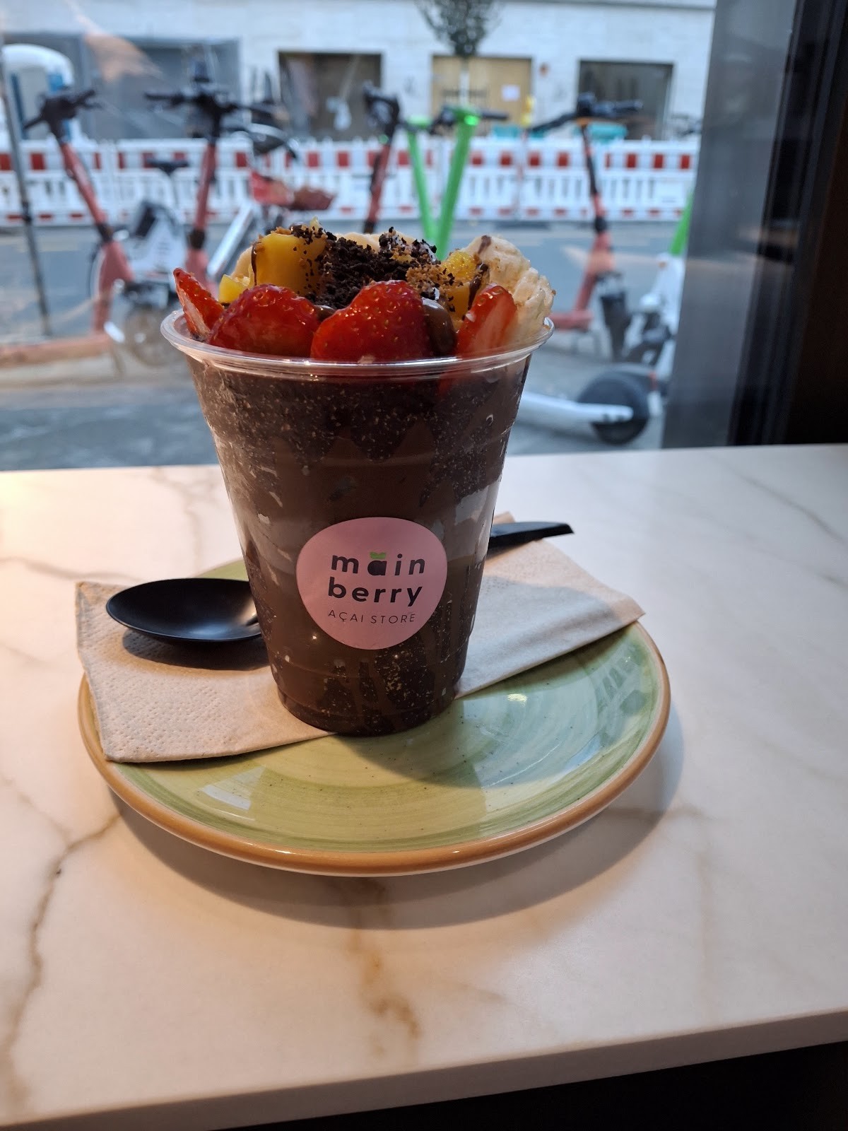 Roots Café und Deli by Heidi und Paul: food & drinks