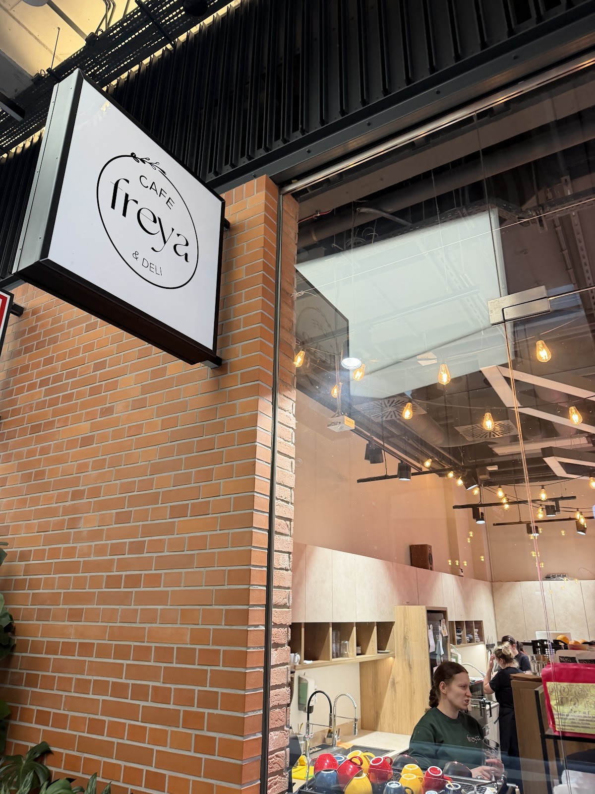 FREYA CAFE KONESER: the place