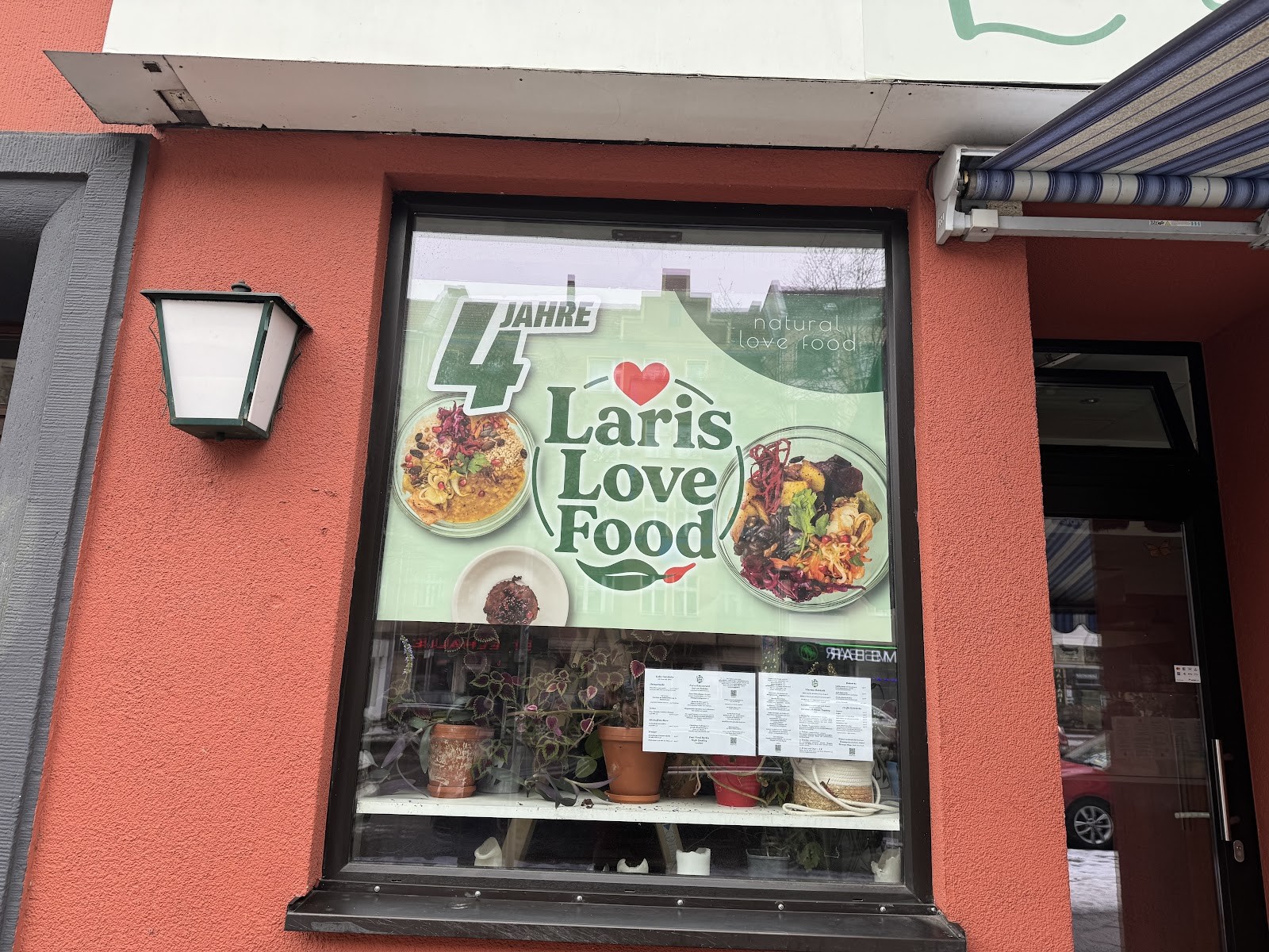 Laris Love Food: the place