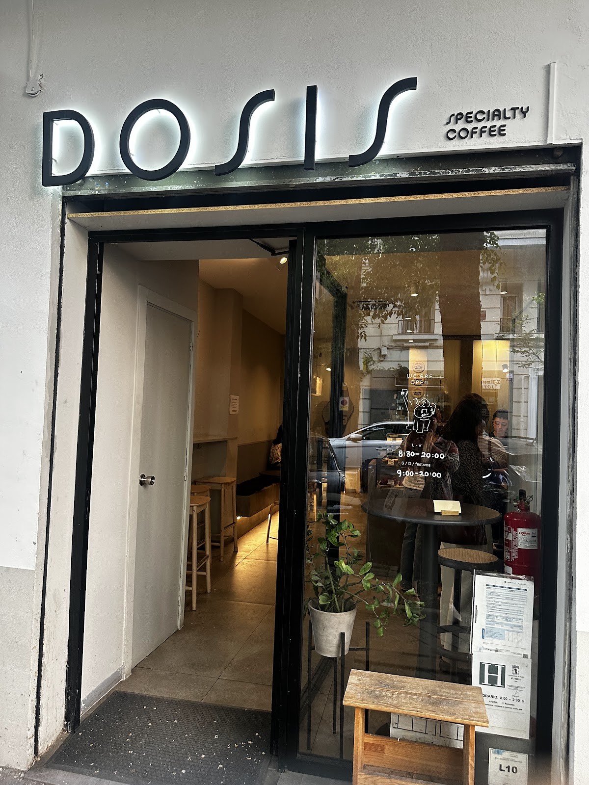 DOSIS CAFE: the place