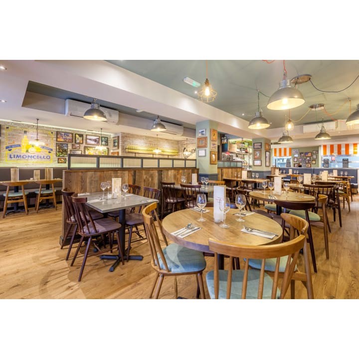 Bella Italia Queensway 108: the place
