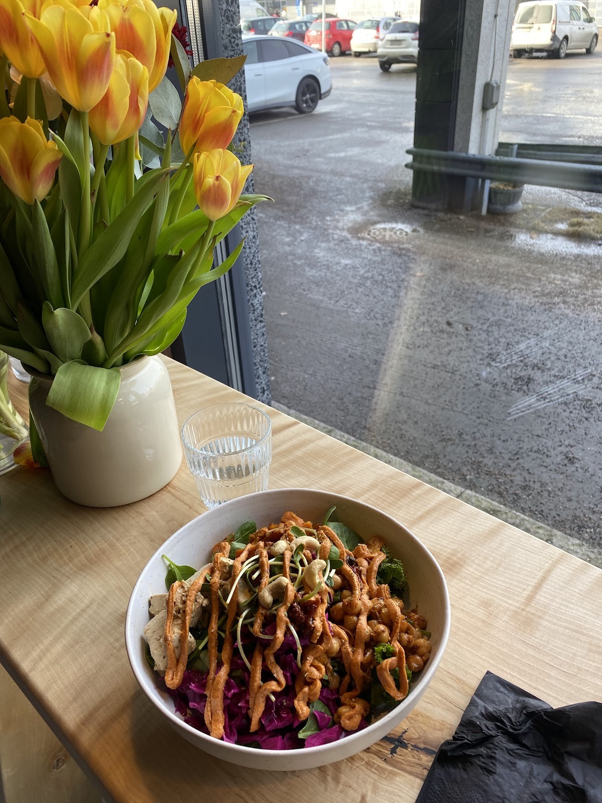ROOTS Herttoniemi: food & drinks