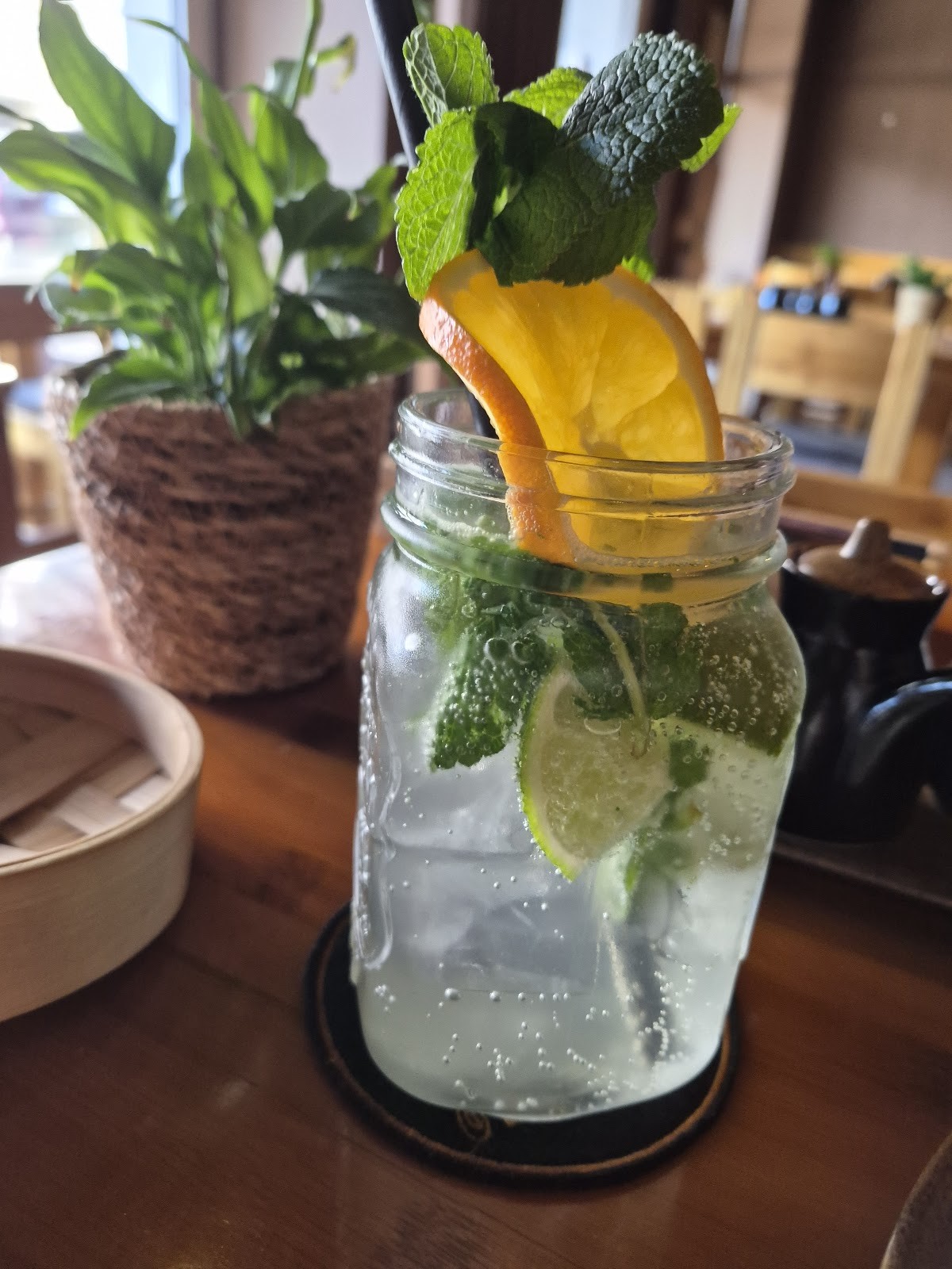 Mom's Creation Vegan Restaurant Friedrichshain: food & drinks