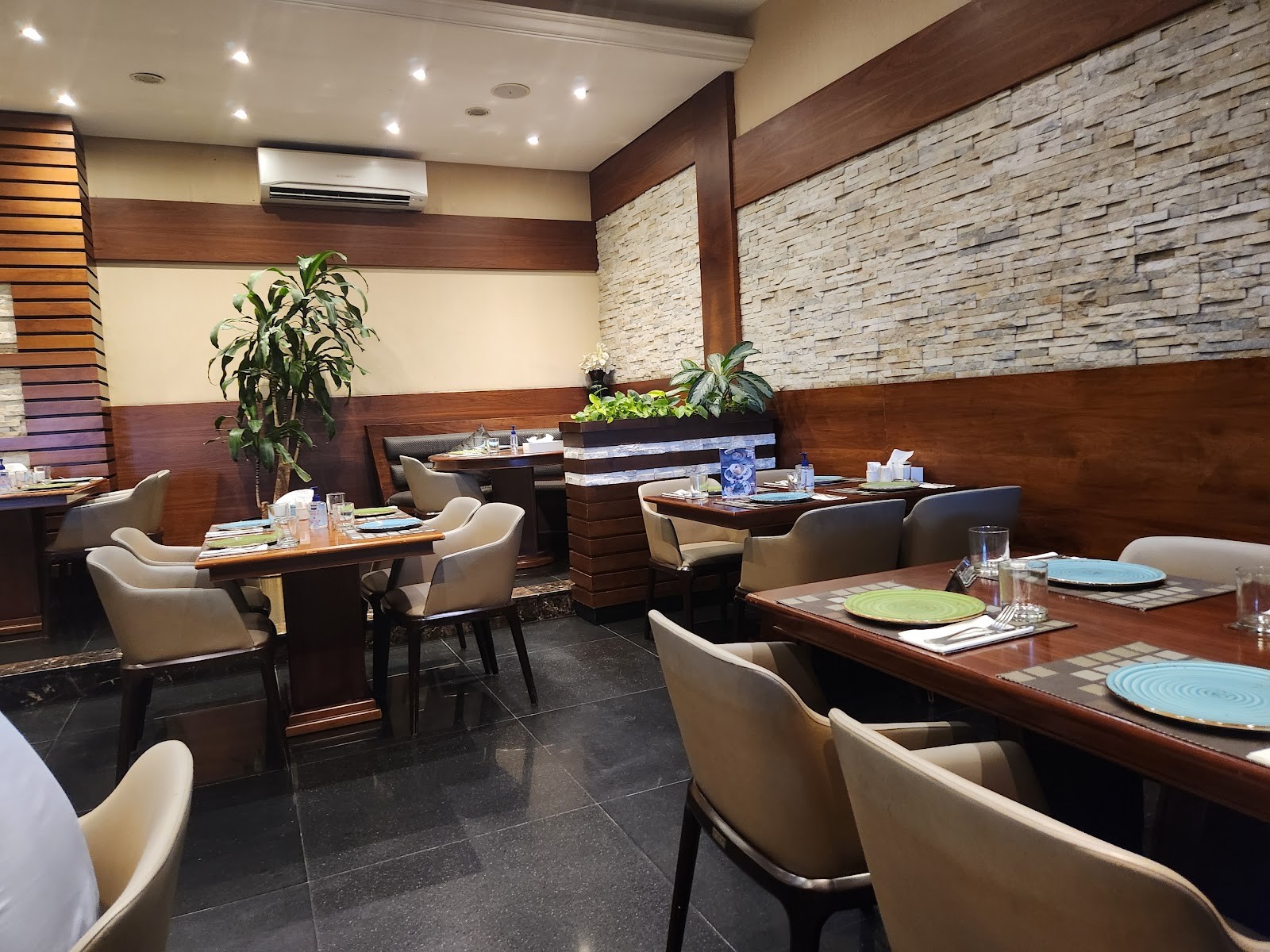 Arz Lebanon Restaurant - Jumeirah: the place