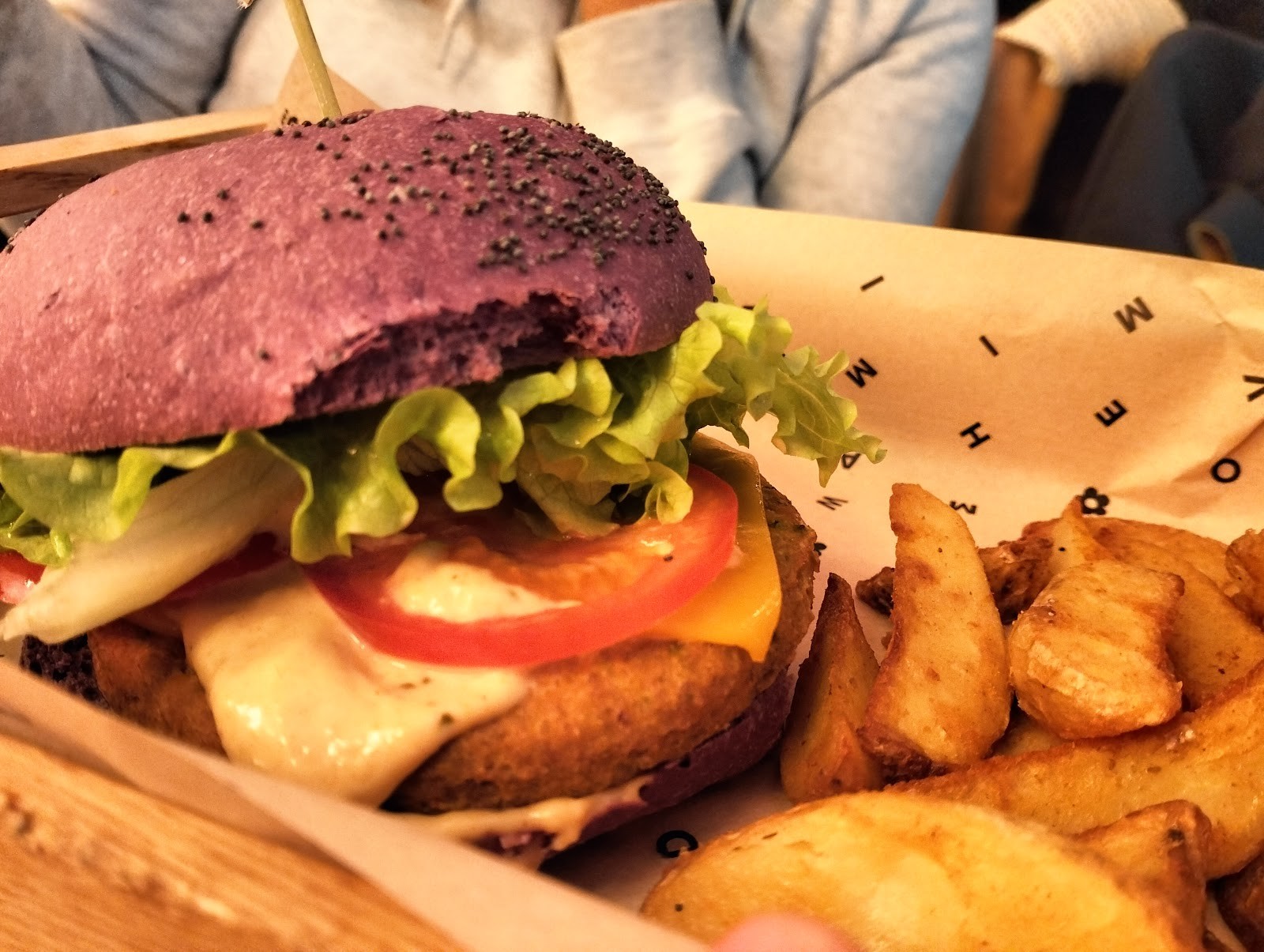 Flower Burger: food & drinks