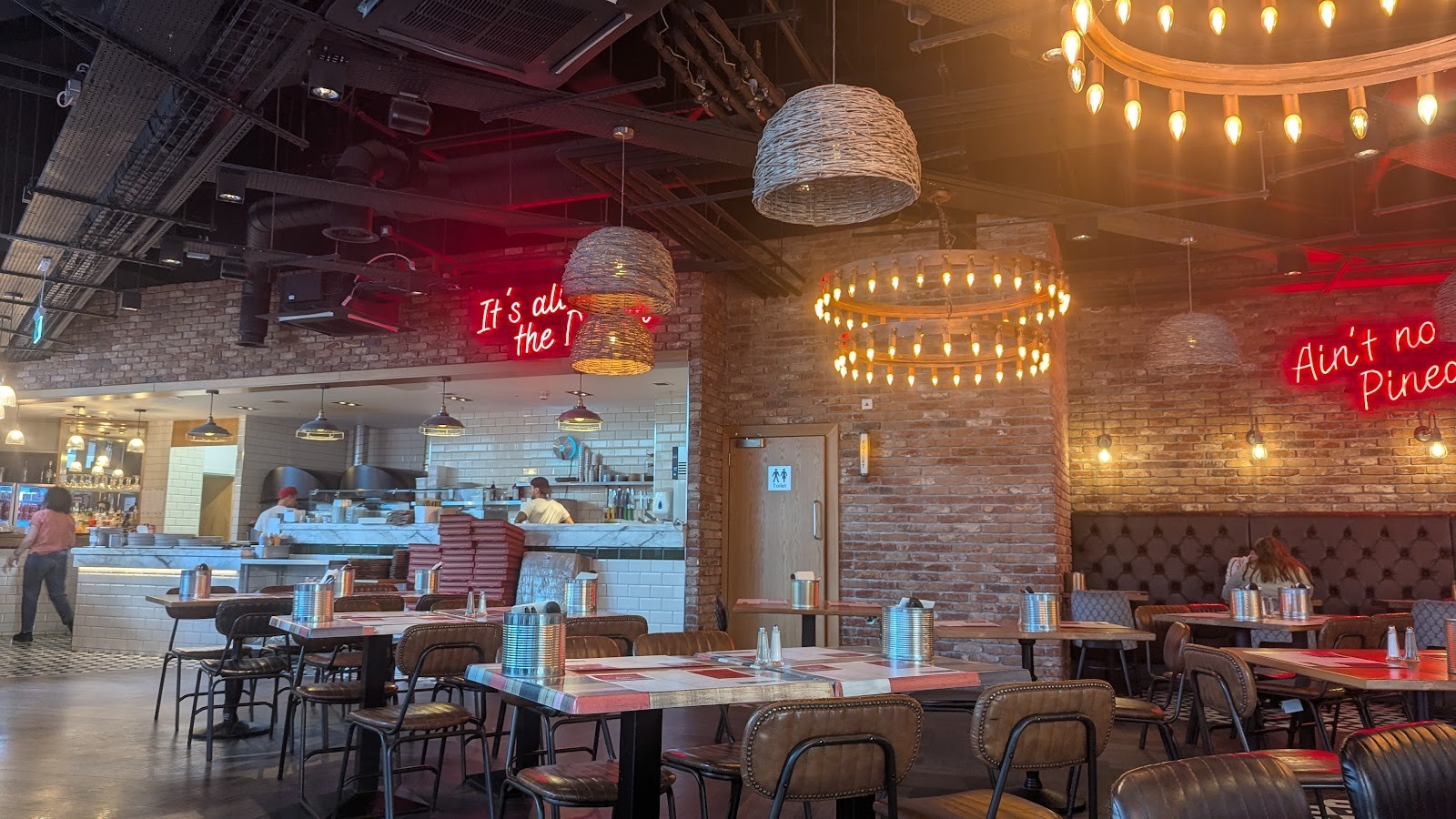 Salerno Pizza: the place