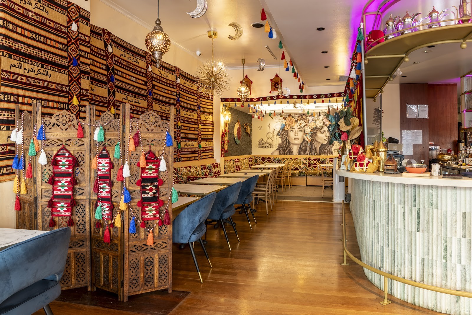 Missony bar & Restaurant Newtown: the place