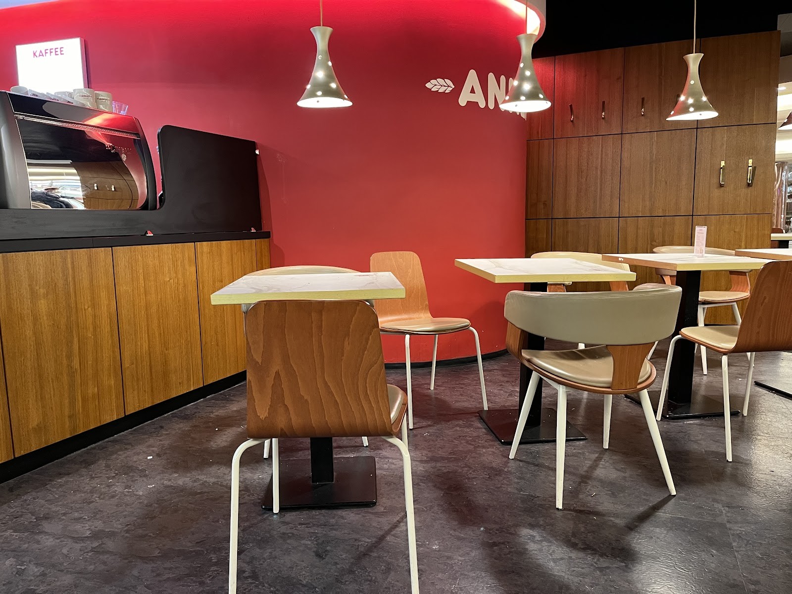 Anker - Opernpassage: the place