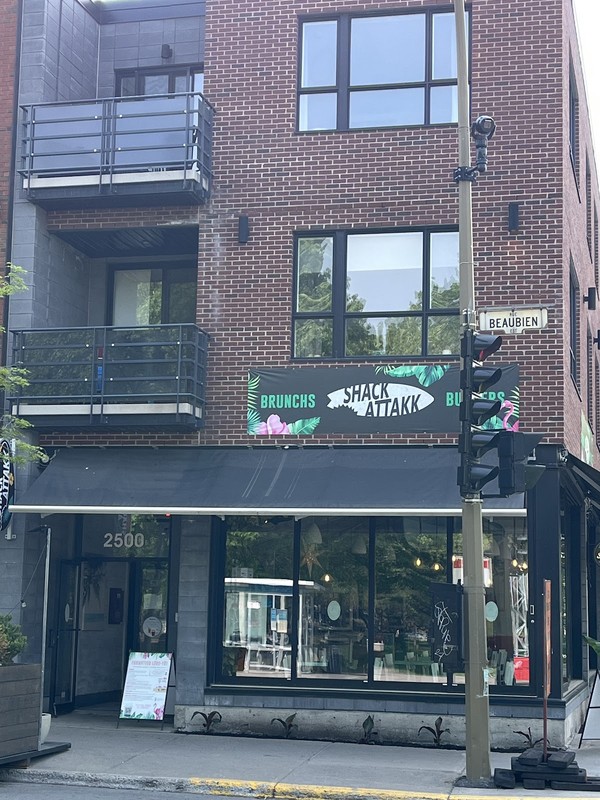 Resto La Grand-Mère Poule & Shack Attakk Beaubien: photo