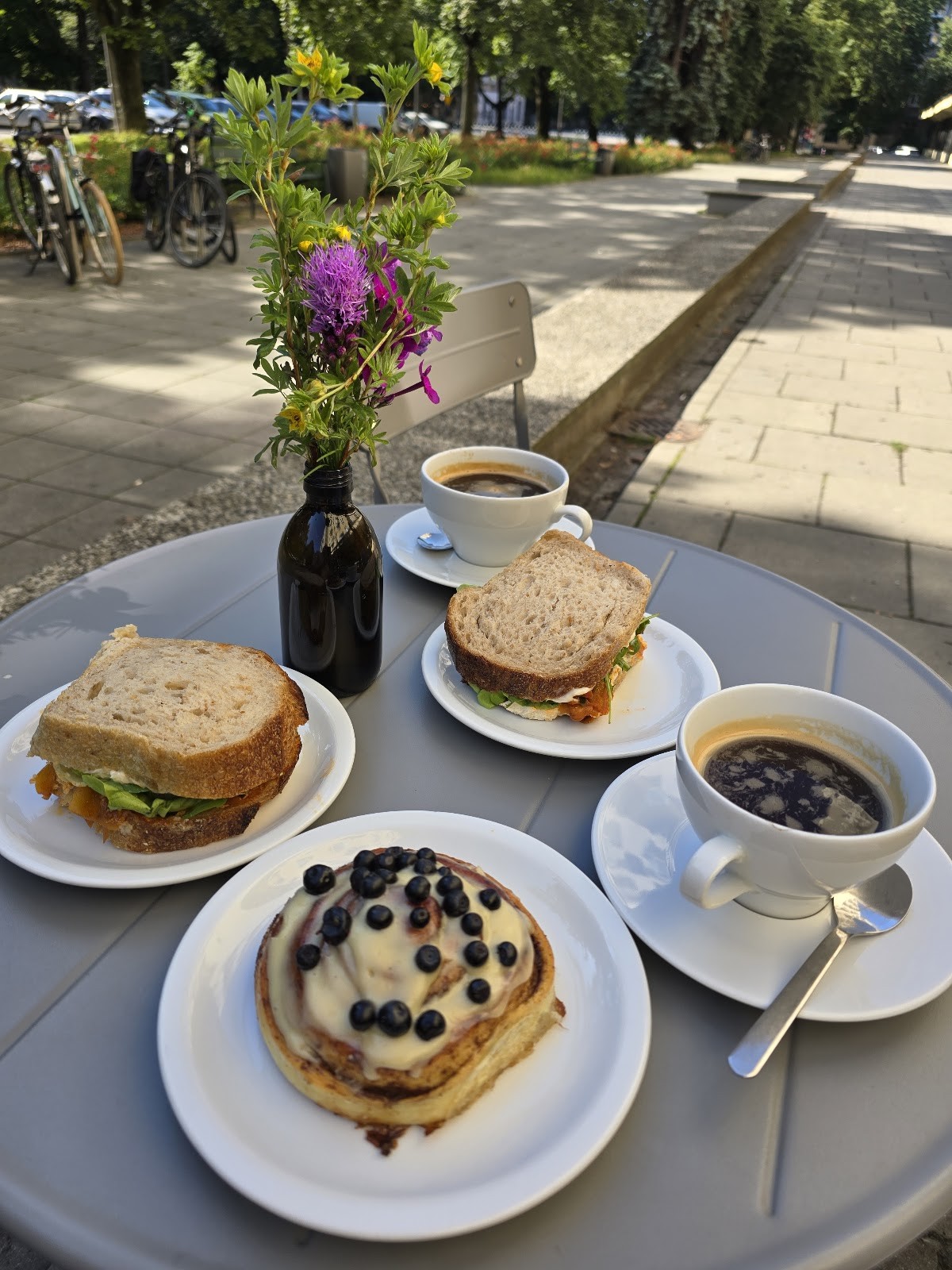 Zgoda Cafe: food & drinks