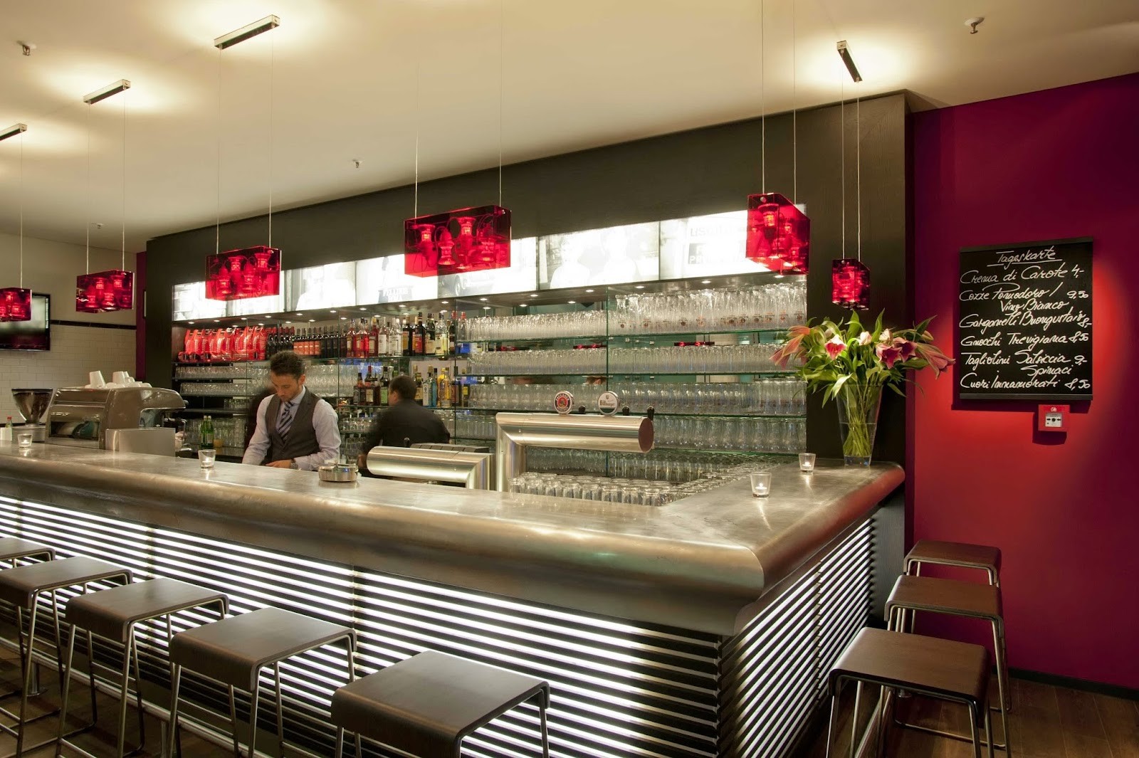 L'Osteria: the place