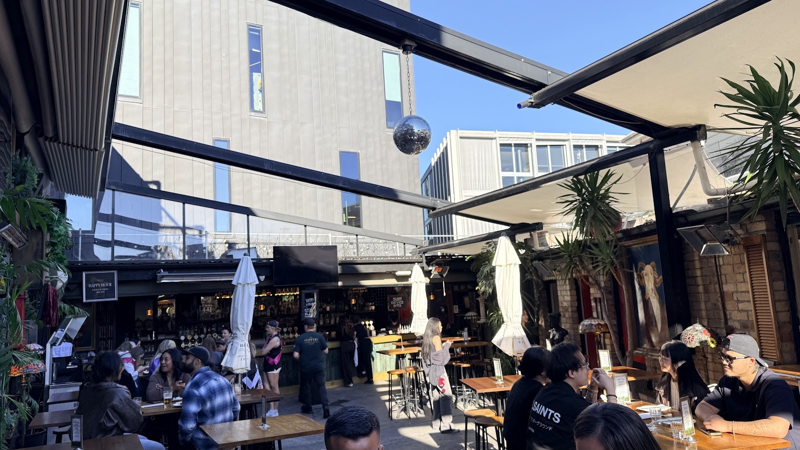 Hoppers Garden Bar: the place