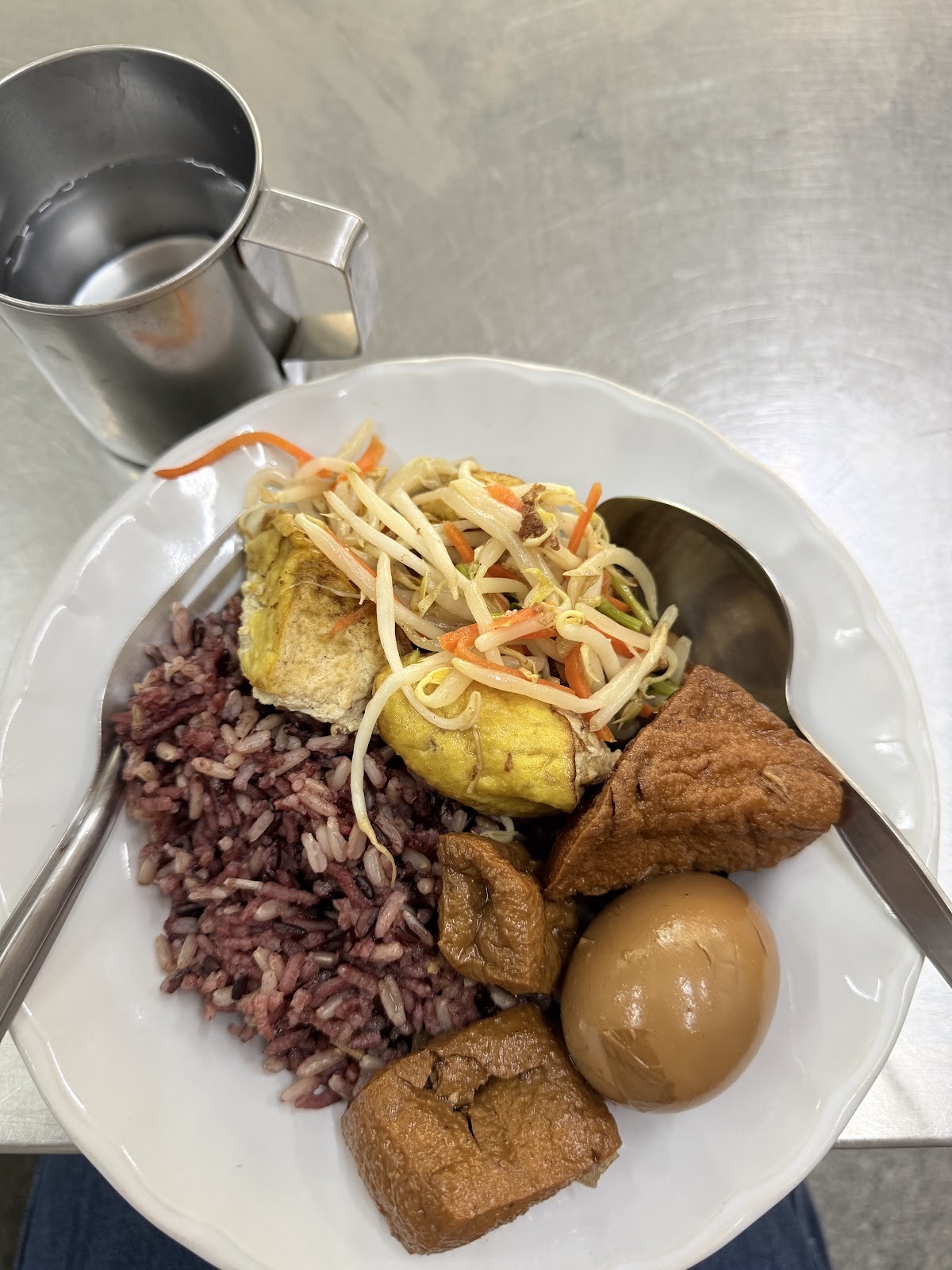 Vegetarian Restaurant (ร้านเจ): food & drinks