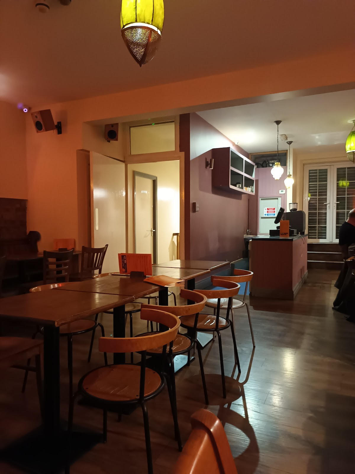 Kimos Cafe: the place