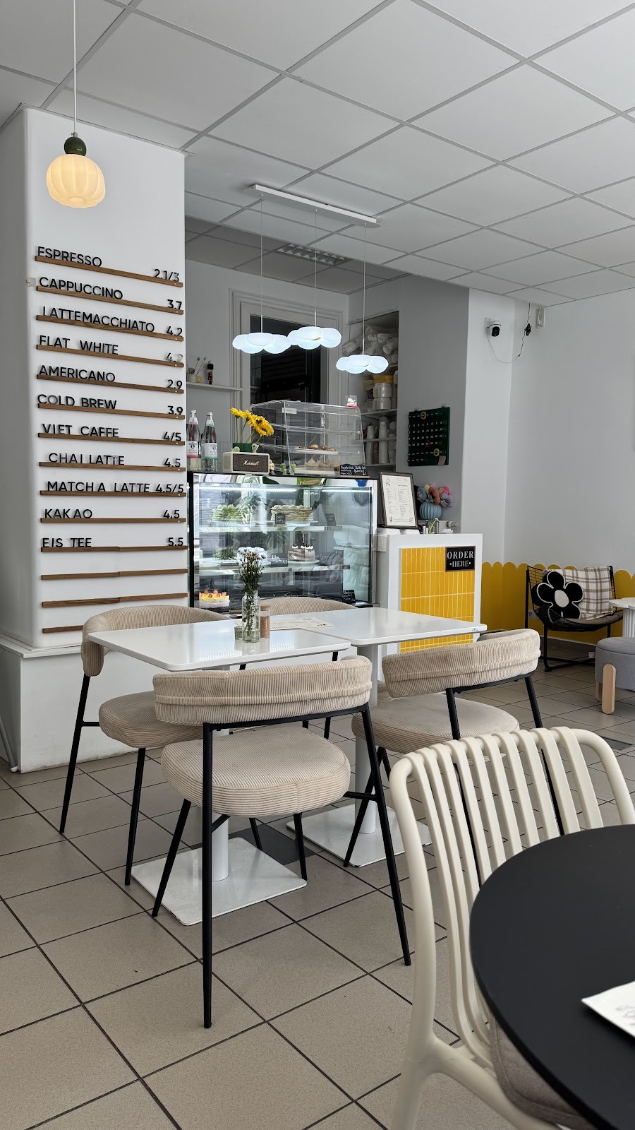 May Café: the place