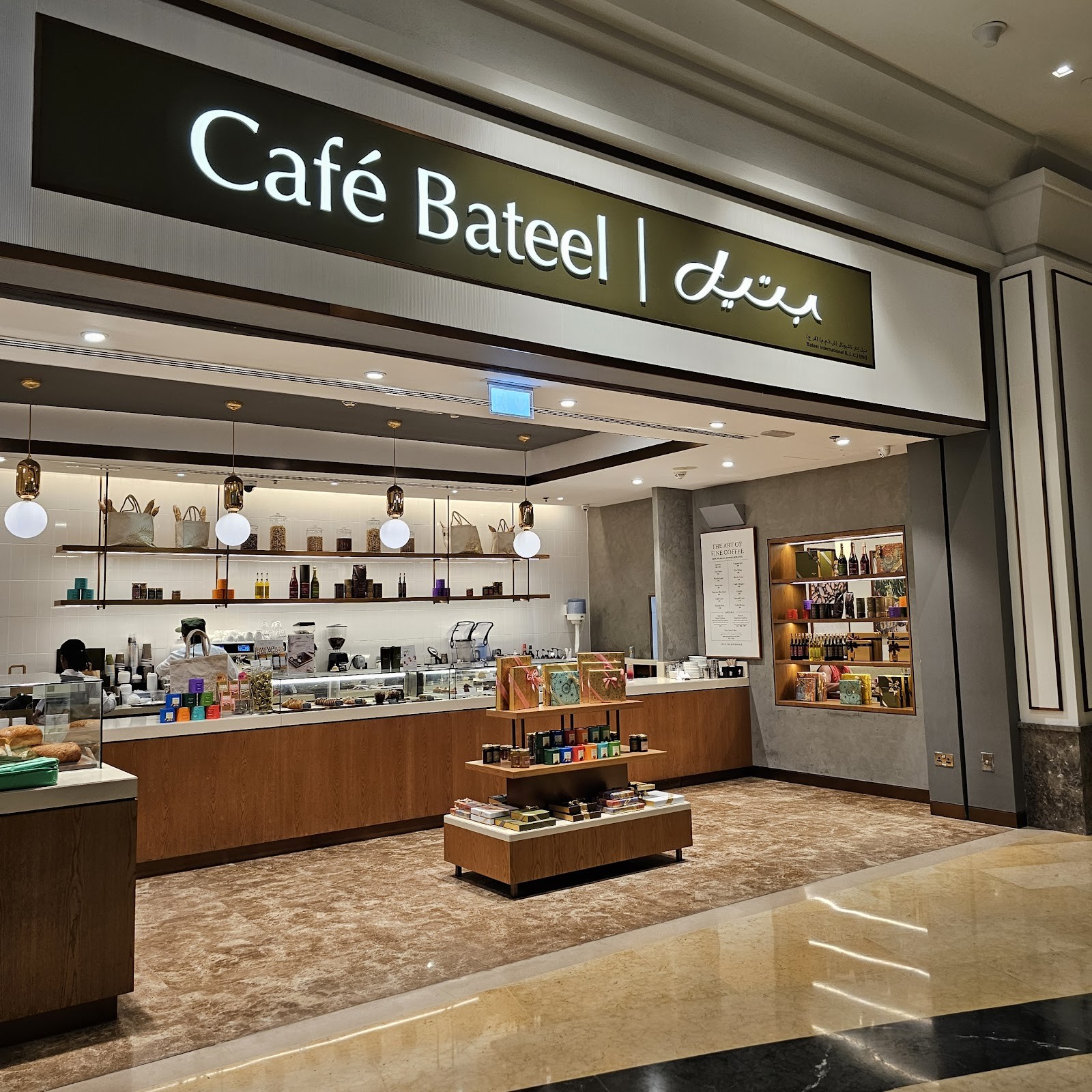 Café Bateel - Marina Walk, Dubai: the place