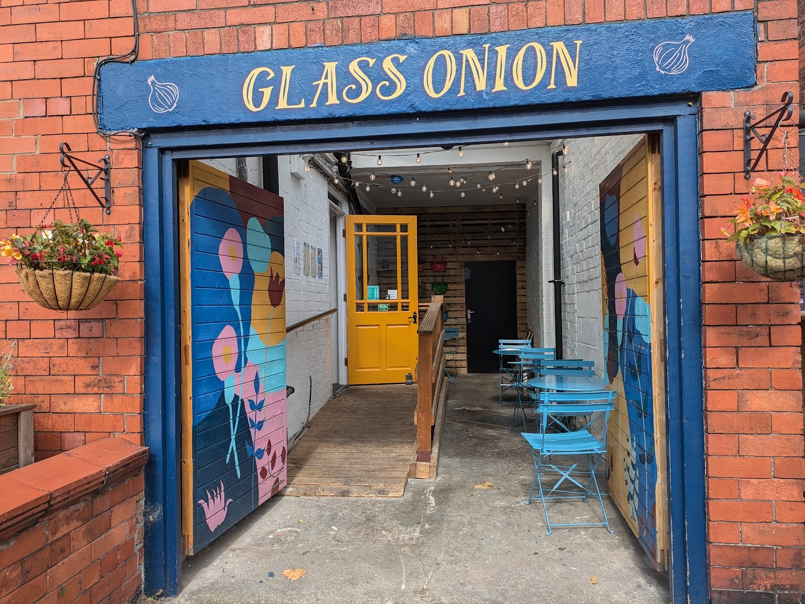 Glass Onion: the place