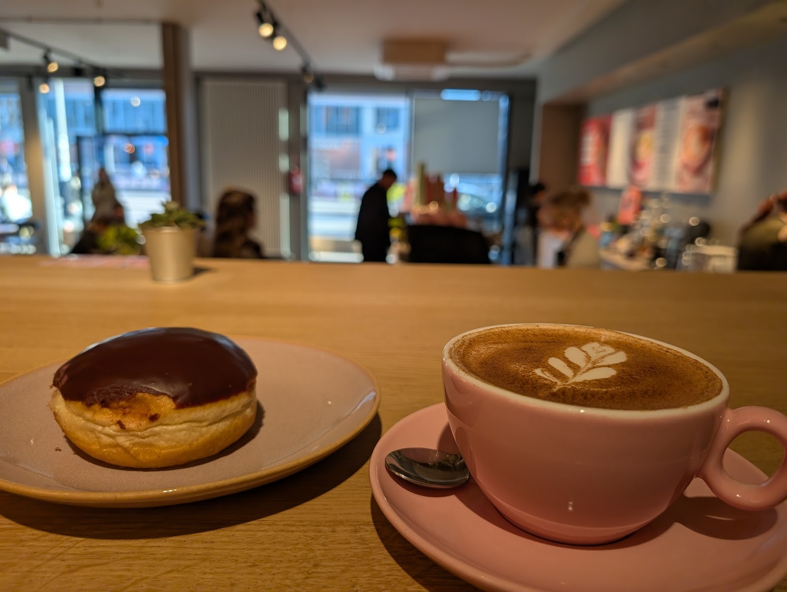 Brammibal's Donuts: food & drinks