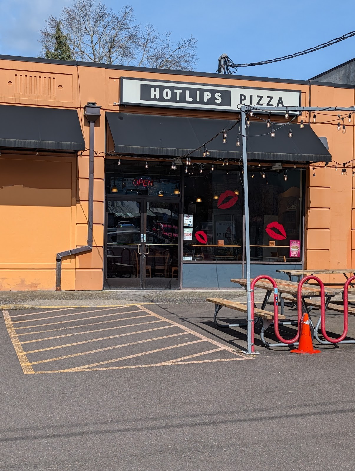 HOTLIPS Pizza - Hawthorne: the place