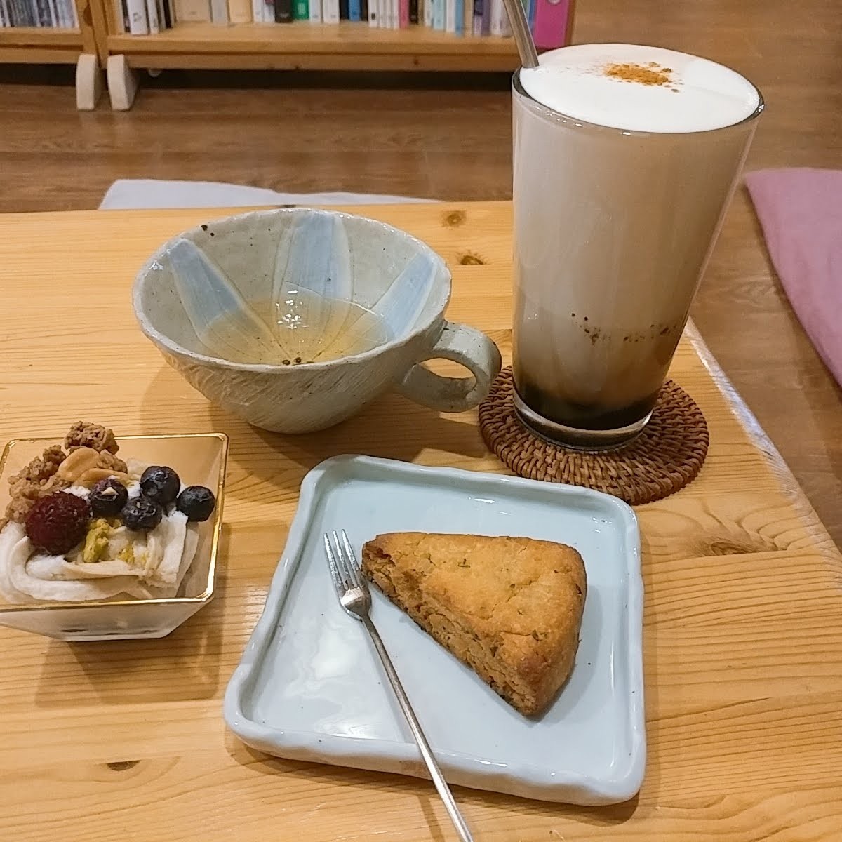 Maju Story (Organic vegan cafe): food & drinks