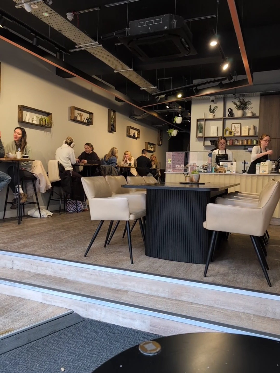 HAMPTON & VOÚIS (NQ): the place