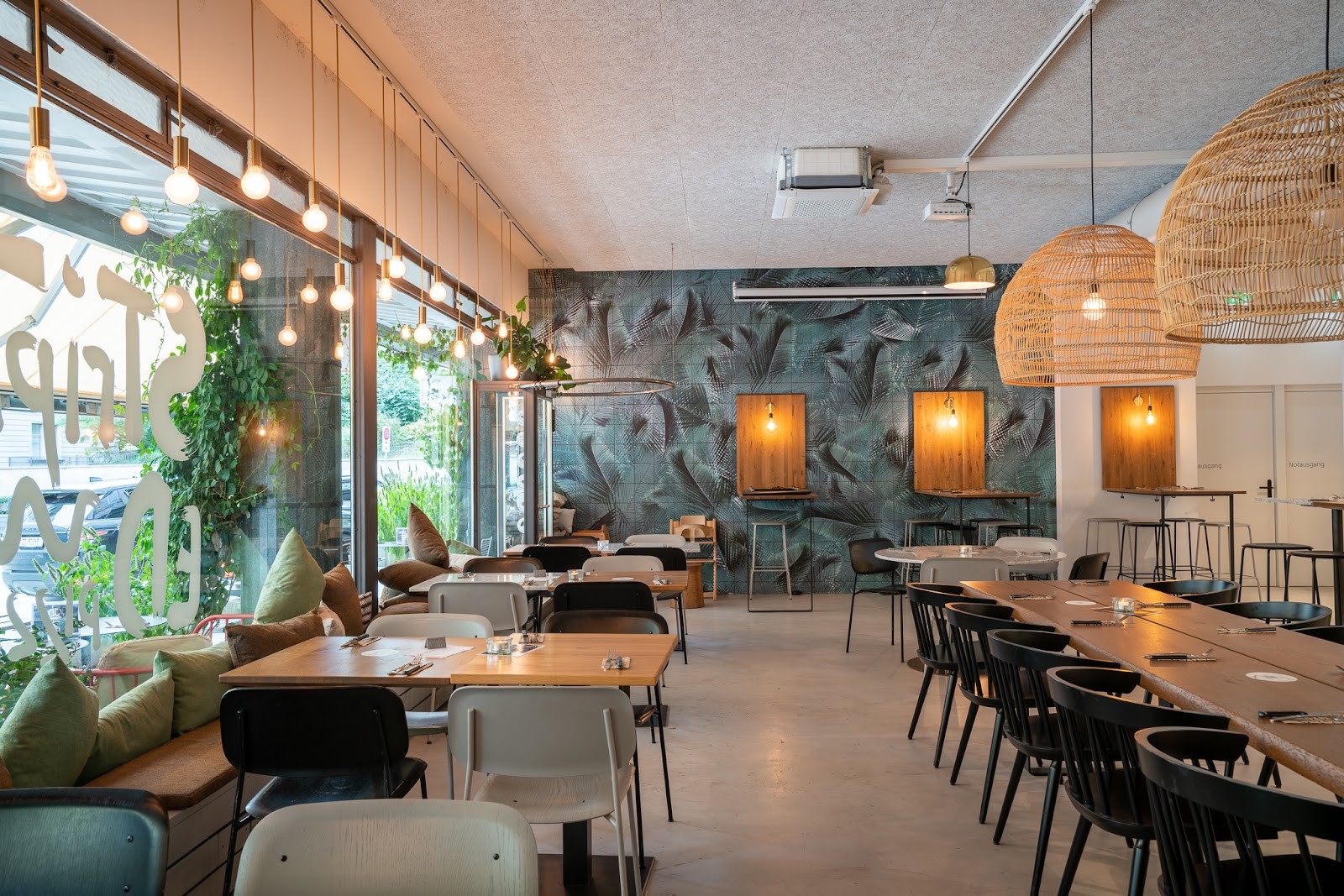 Stripped Pizza Talacker: the place