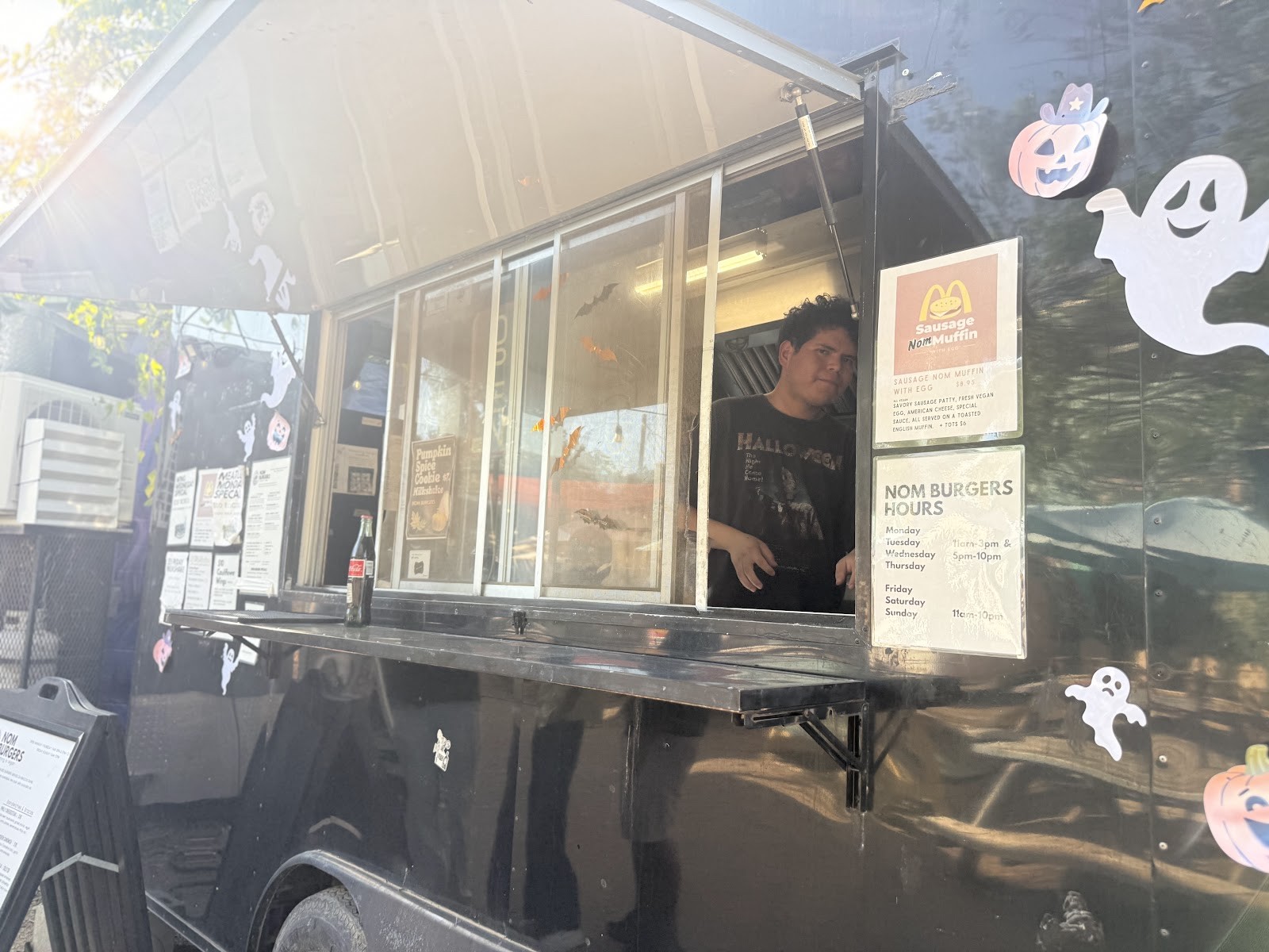 Nom Burgers: the place