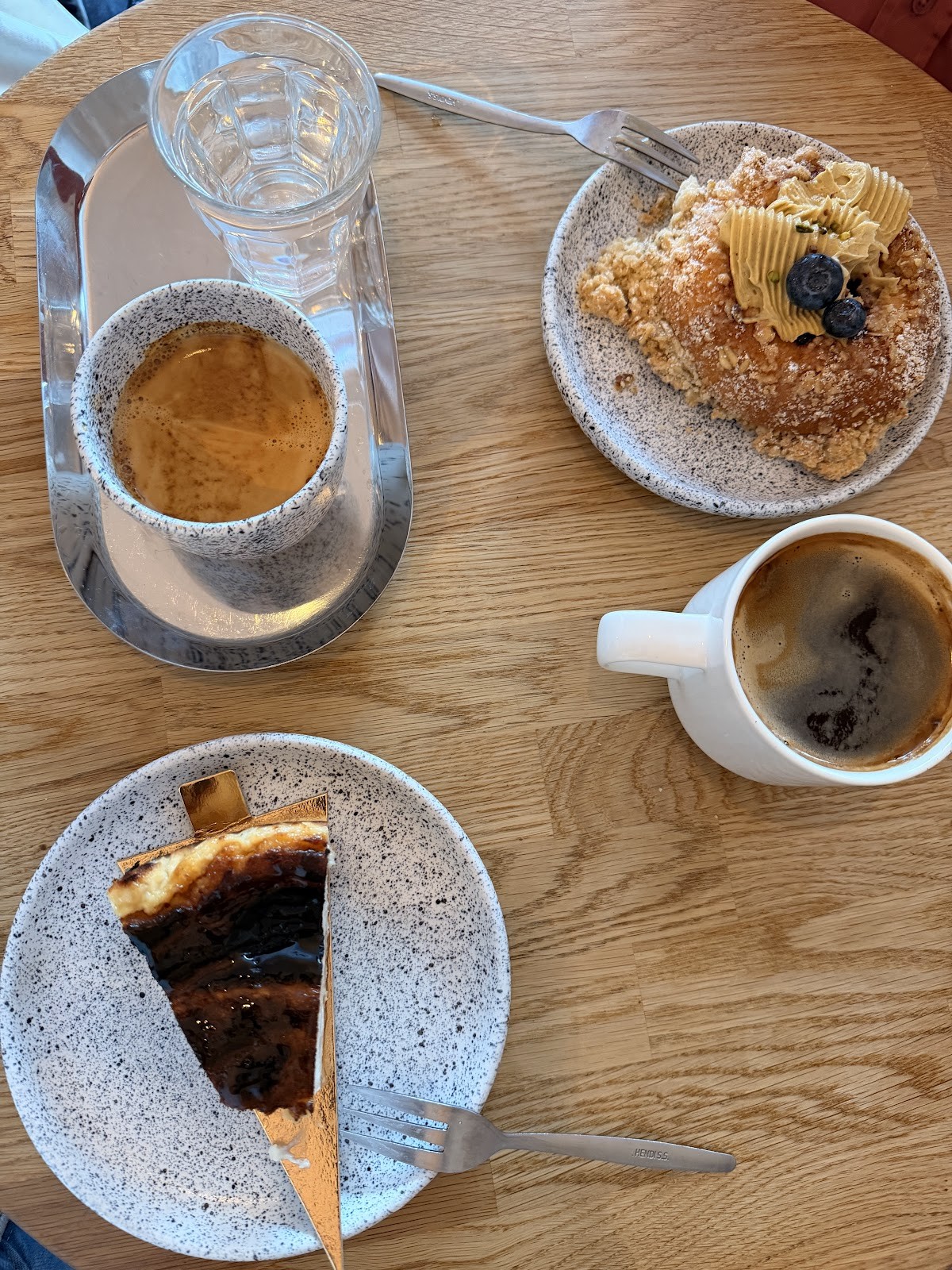 eter — vegan bakery & speciality coffee: food & drinks