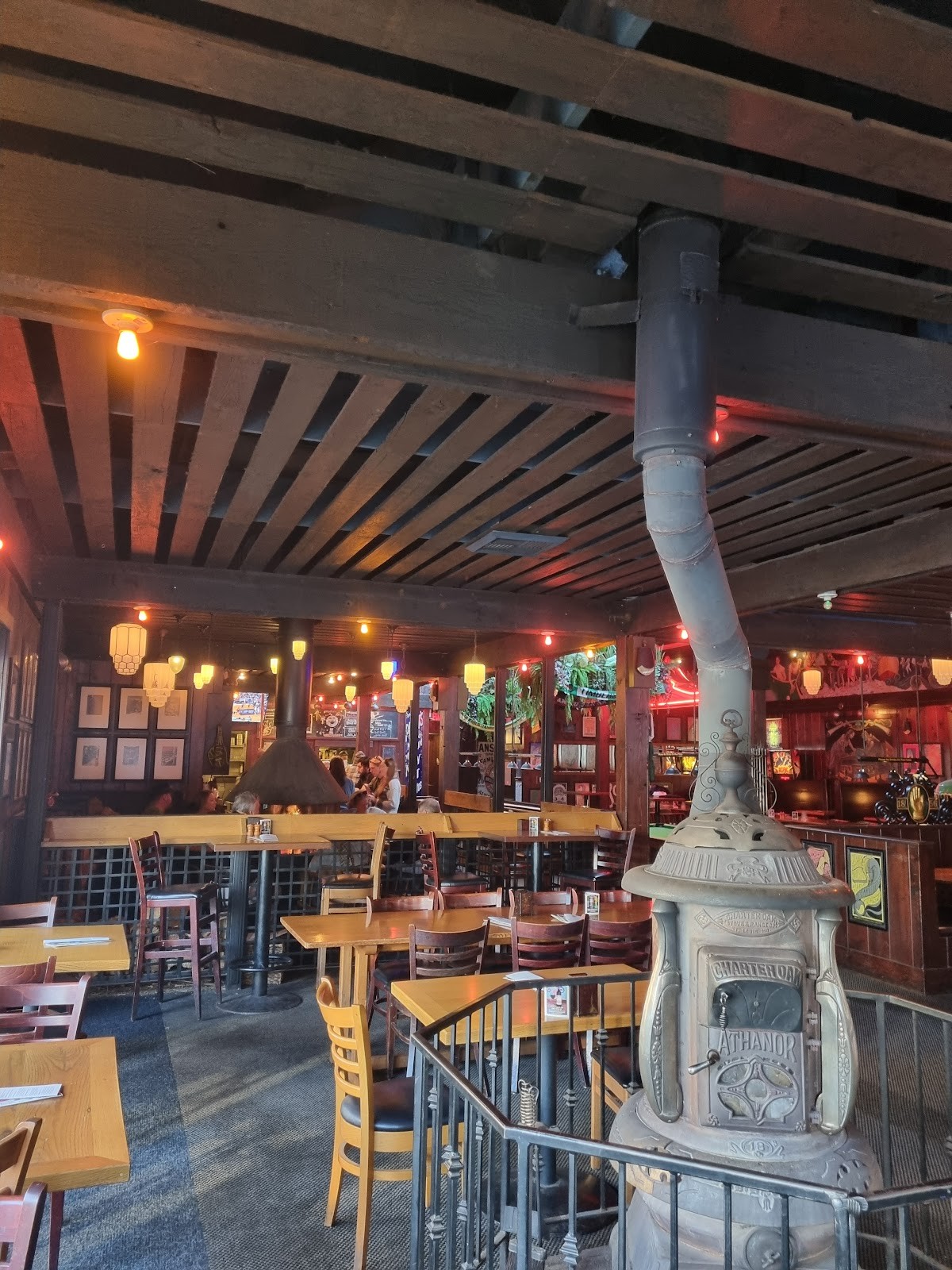 McMenamins Blue Moon Tavern & Grill: the place