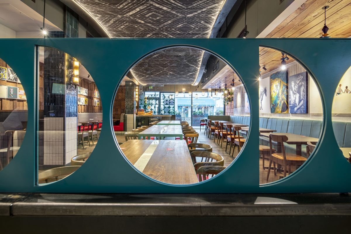 Nando's Cardiff - Mermaid Quay: the place