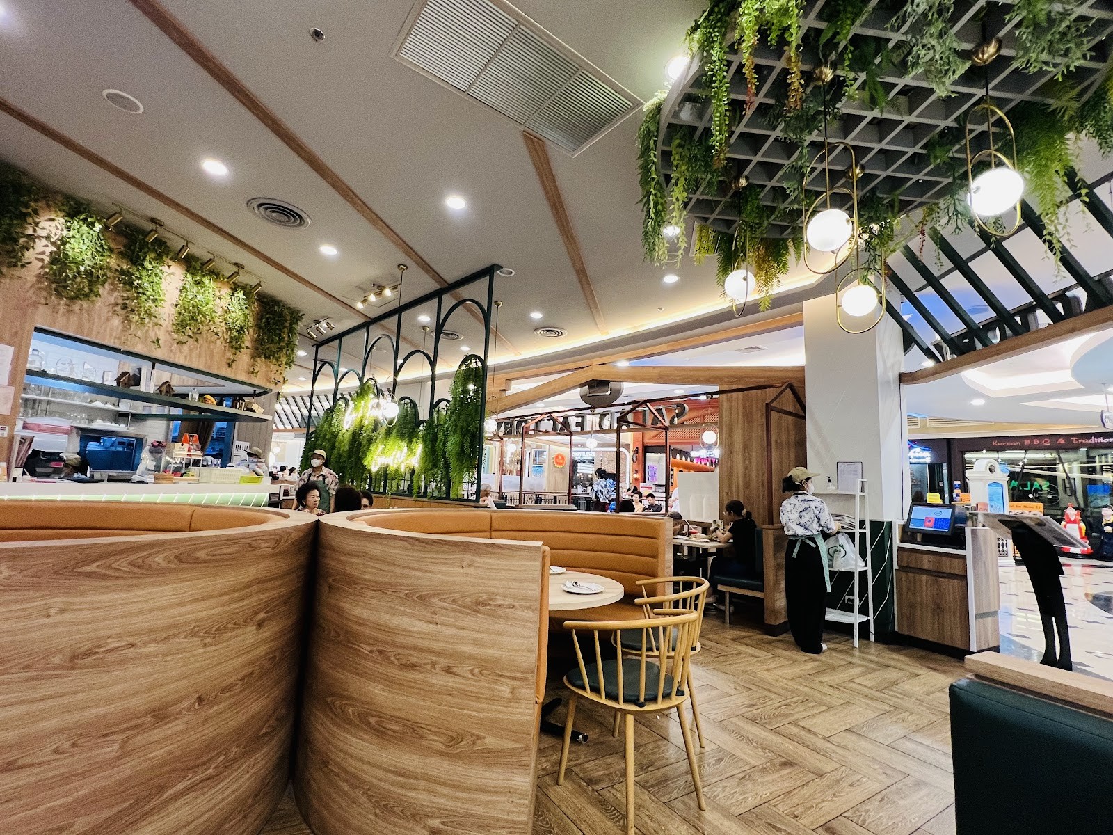 SALAD FACTORY - The Promenade: the place