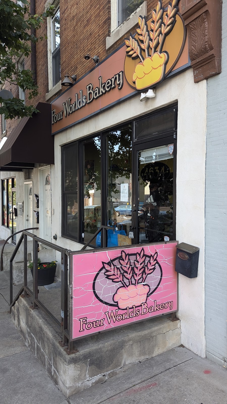 Four Worlds Bakery: the place