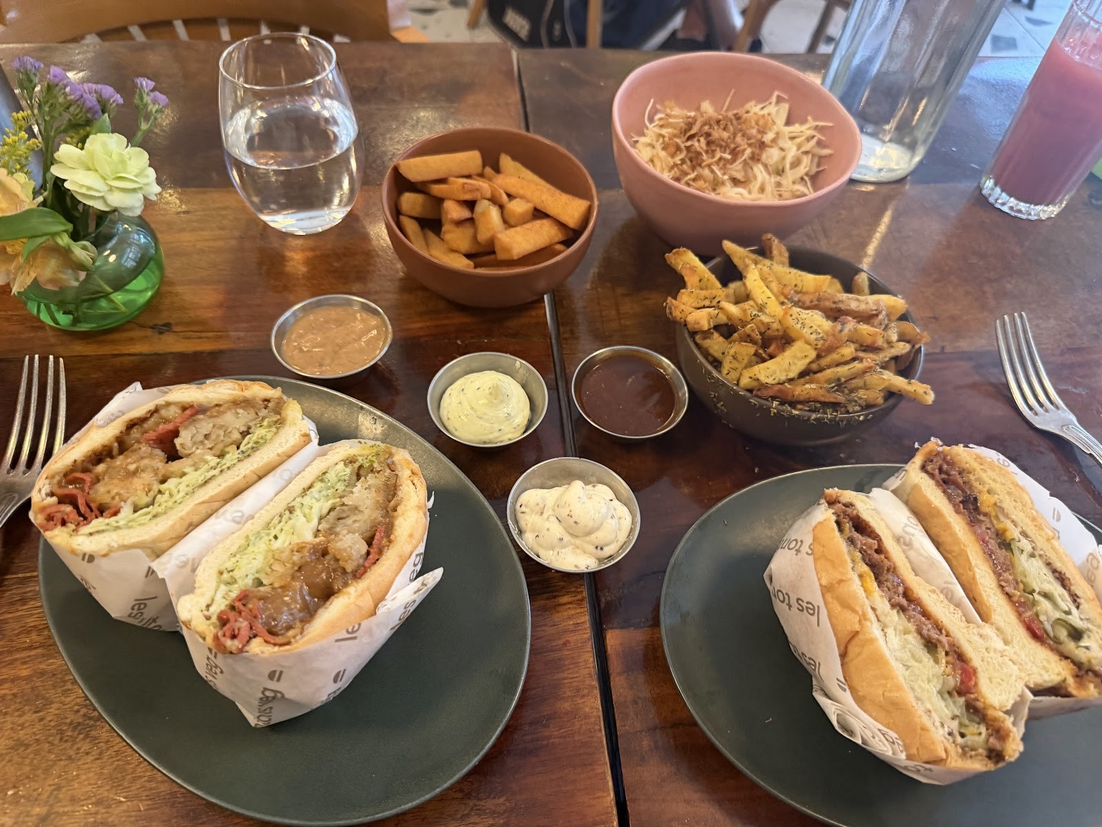 Les Tontons Veg: food & drinks