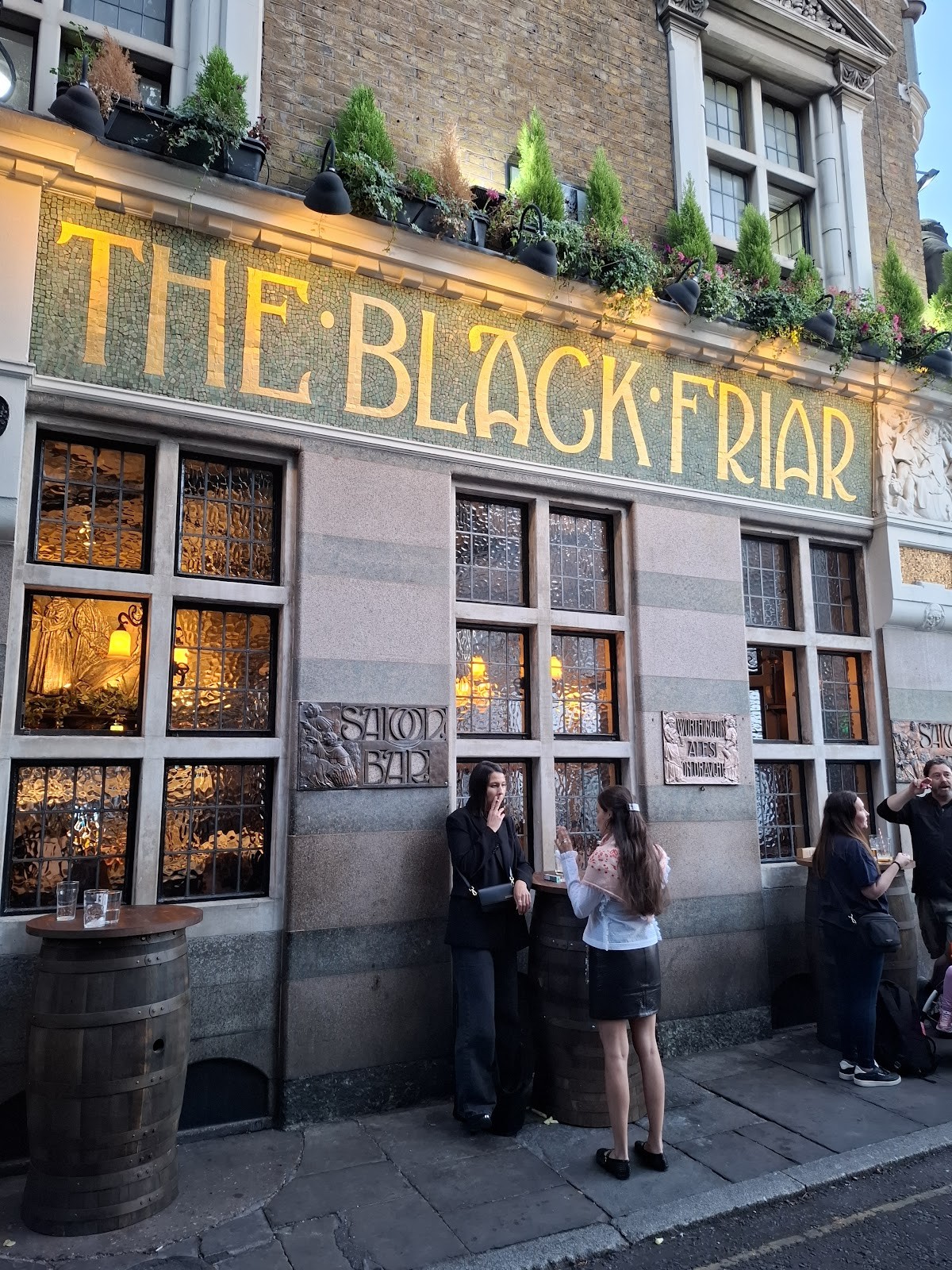 The Blackfriar: the place
