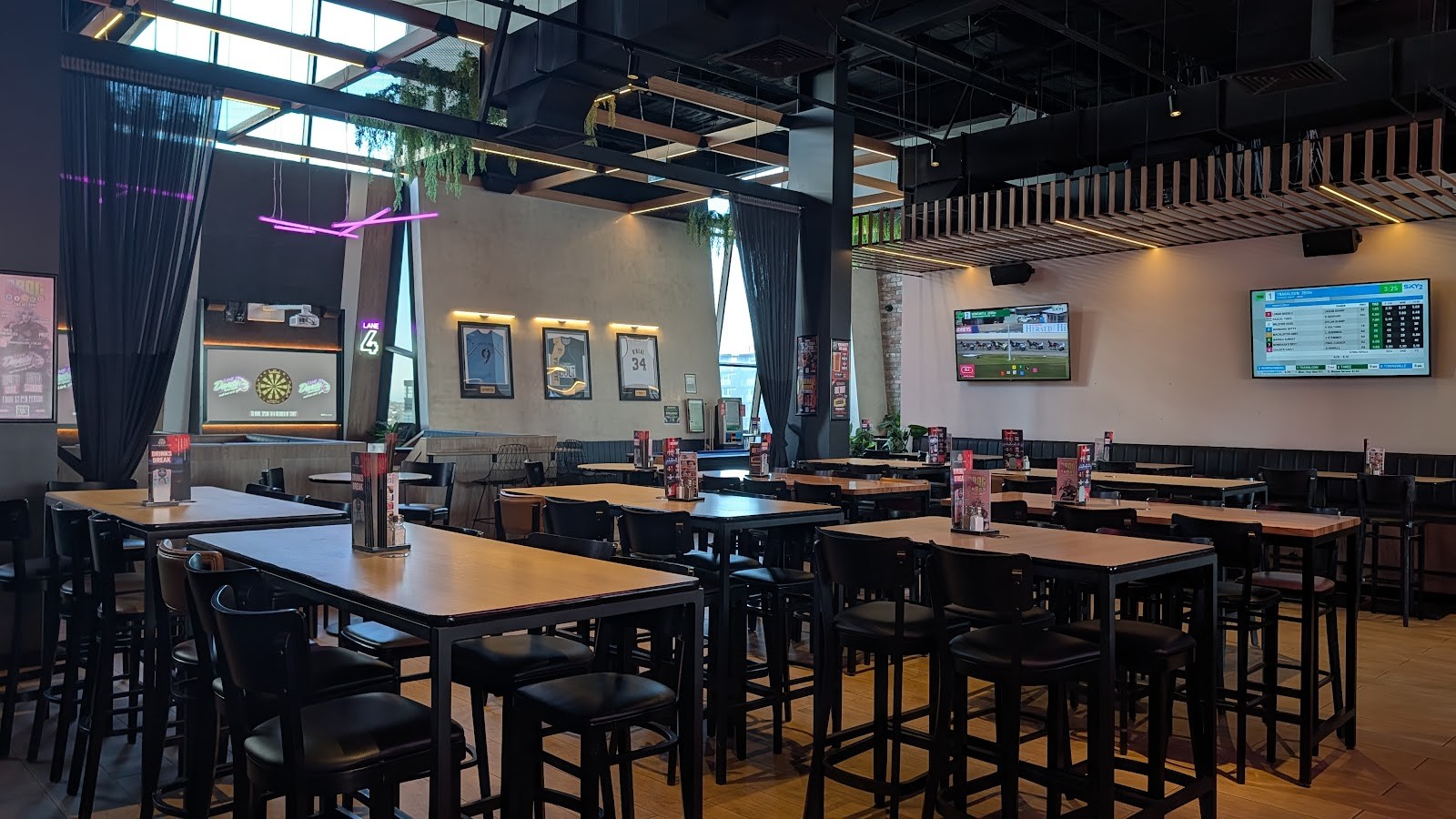 The Sporting Globe Bar & Grill Doncaster: the place
