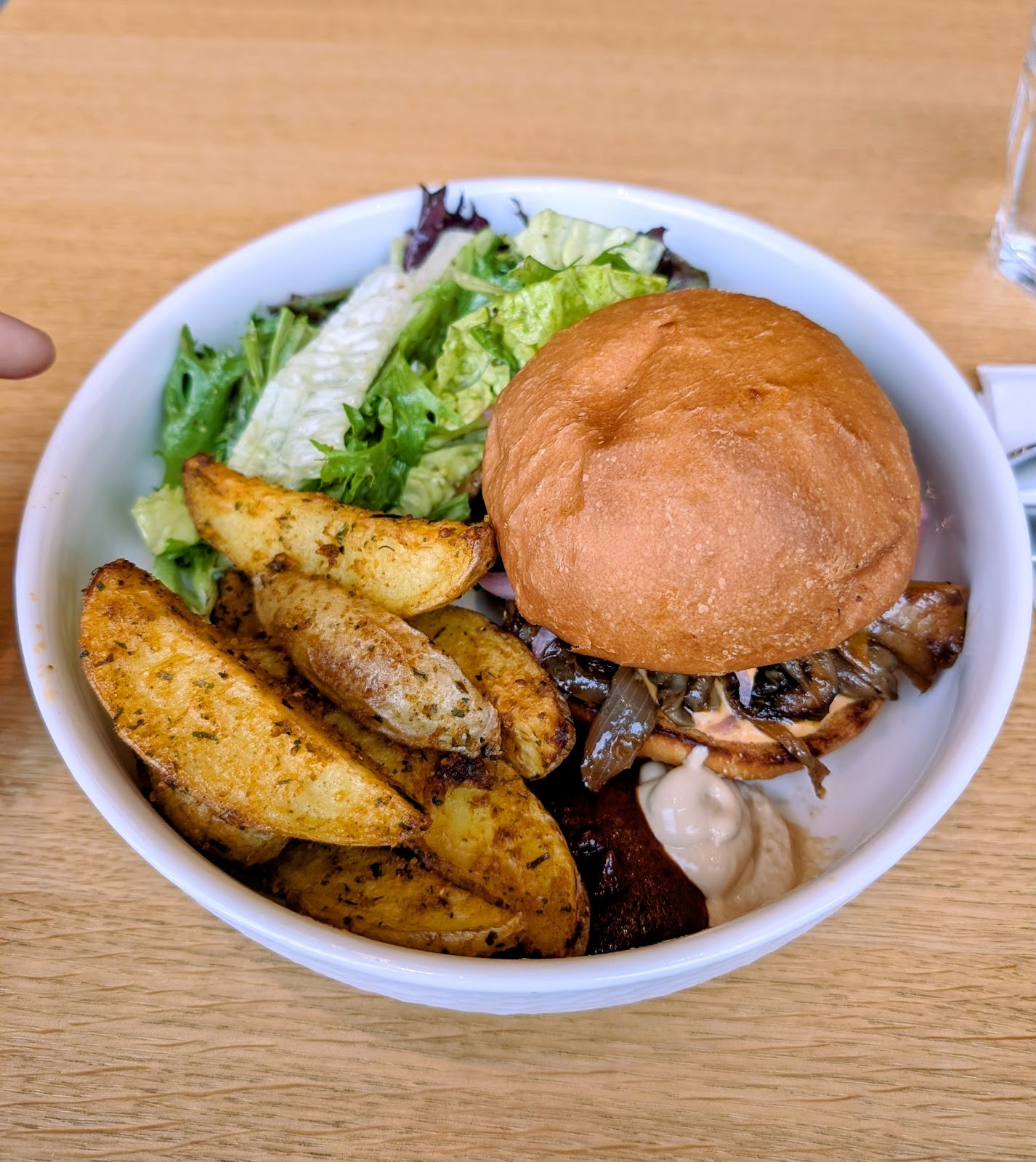 Roots Kitchen: food & drinks