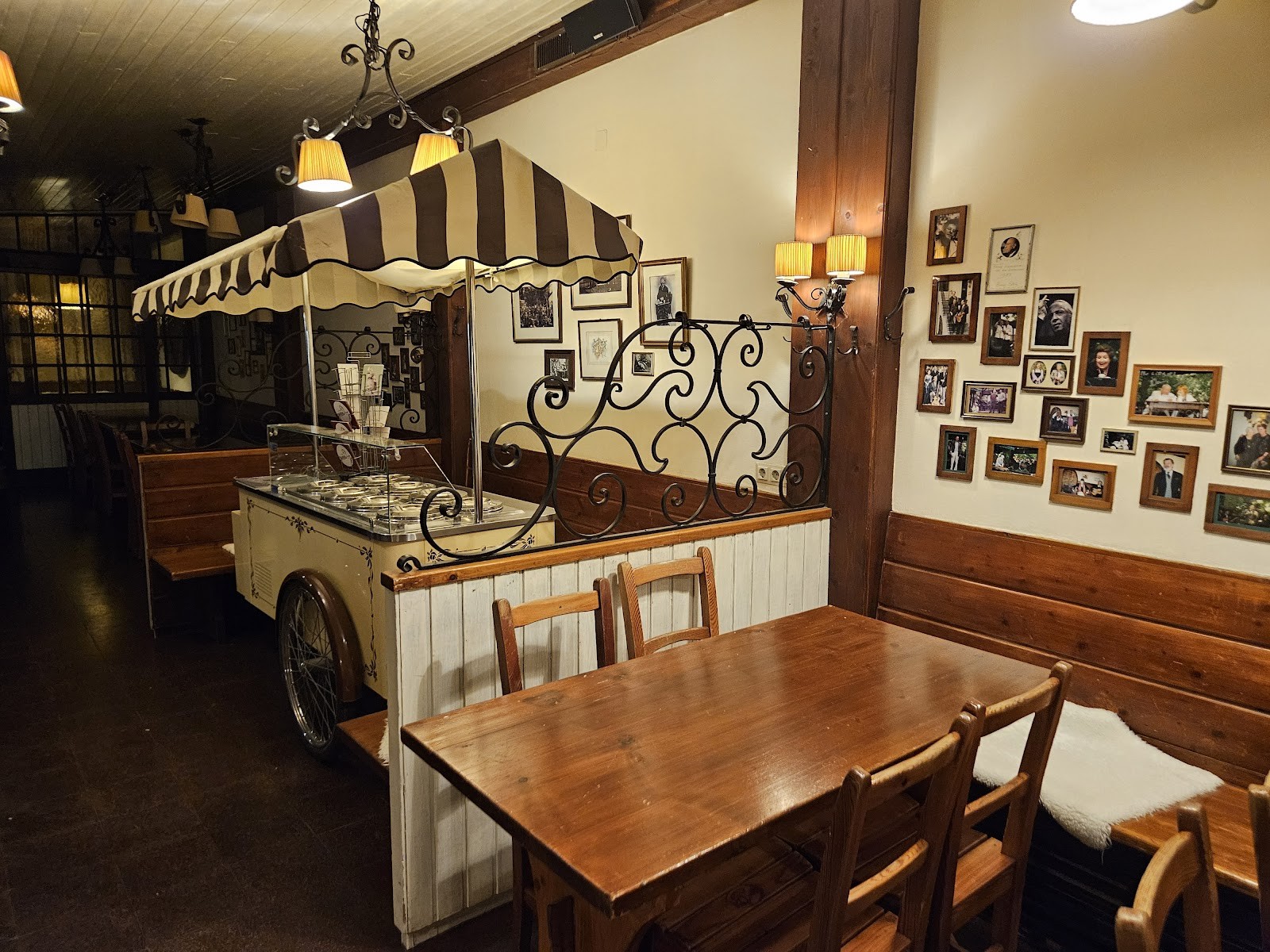Heuriger Schübel-Auer: the place